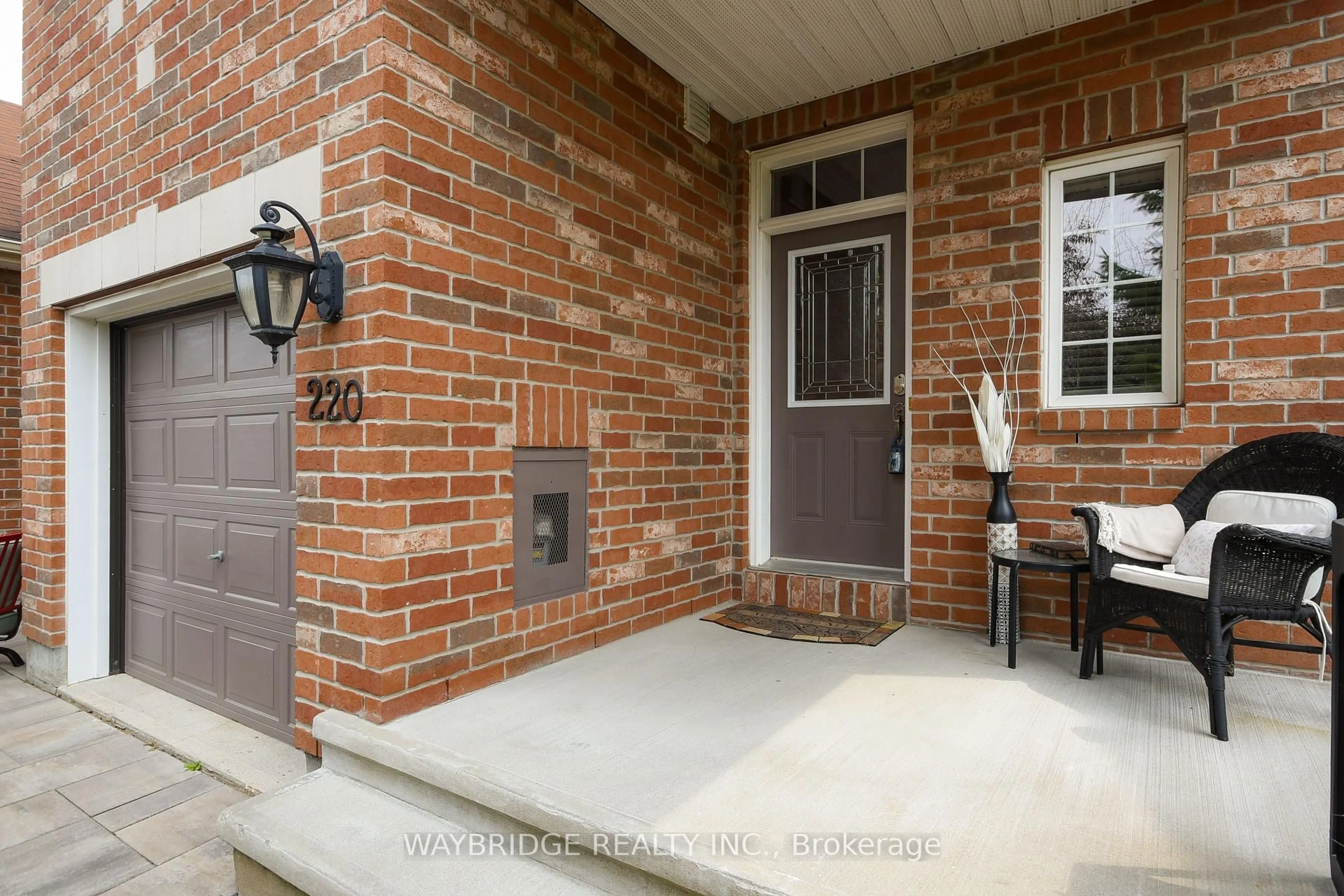Indoor entryway for 220 Jersey Tea Circ, Ottawa Ontario K1V 2L4