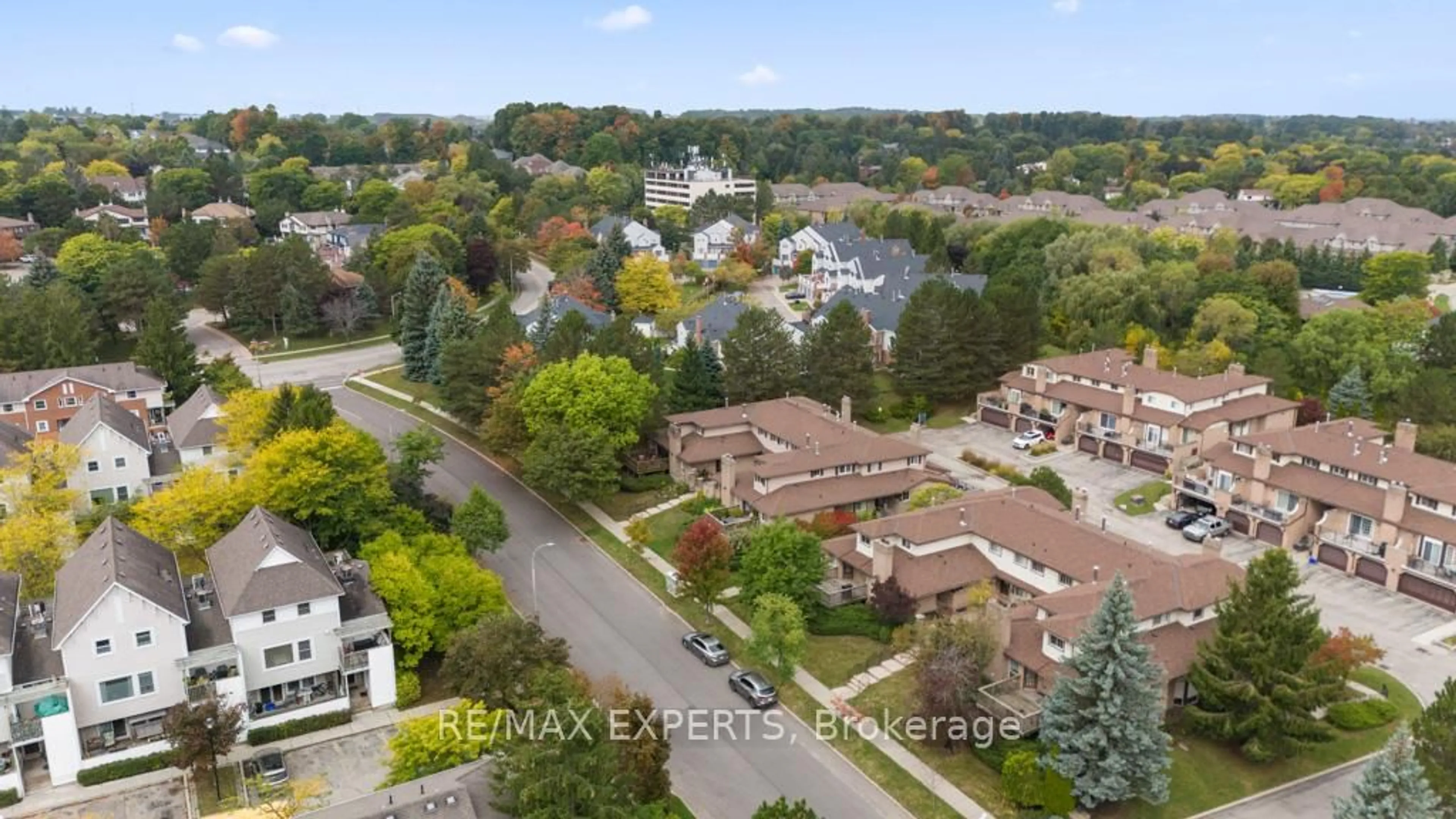 A pic from outside/outdoor area/front of a property/back of a property/a pic from drone, city buildings view from balcony for 460 Beechwood Pl #5, Waterloo Ontario N2T 1Z1