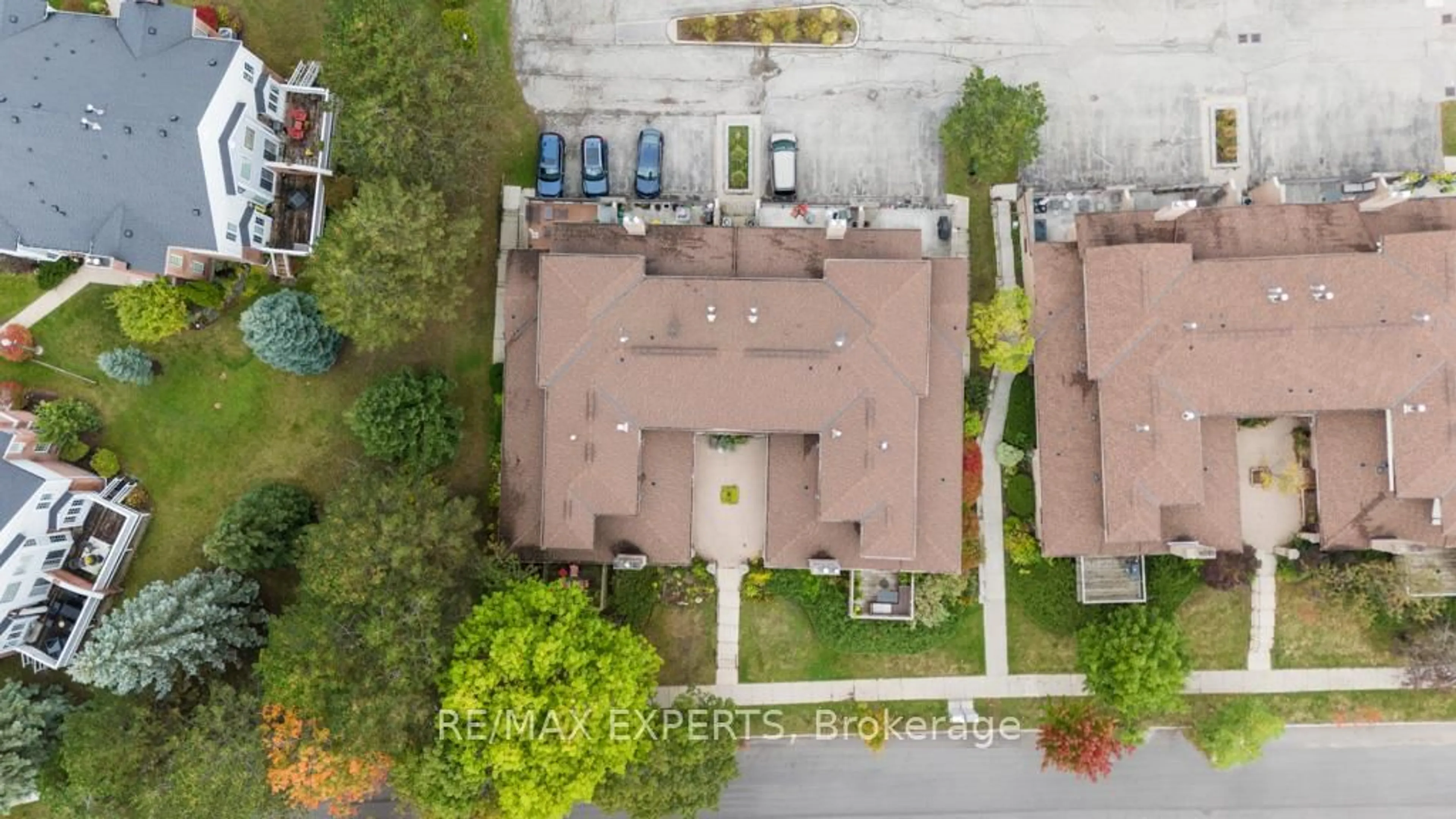 A pic from outside/outdoor area/front of a property/back of a property/a pic from drone, street for 460 Beechwood Pl #5, Waterloo Ontario N2T 1Z1