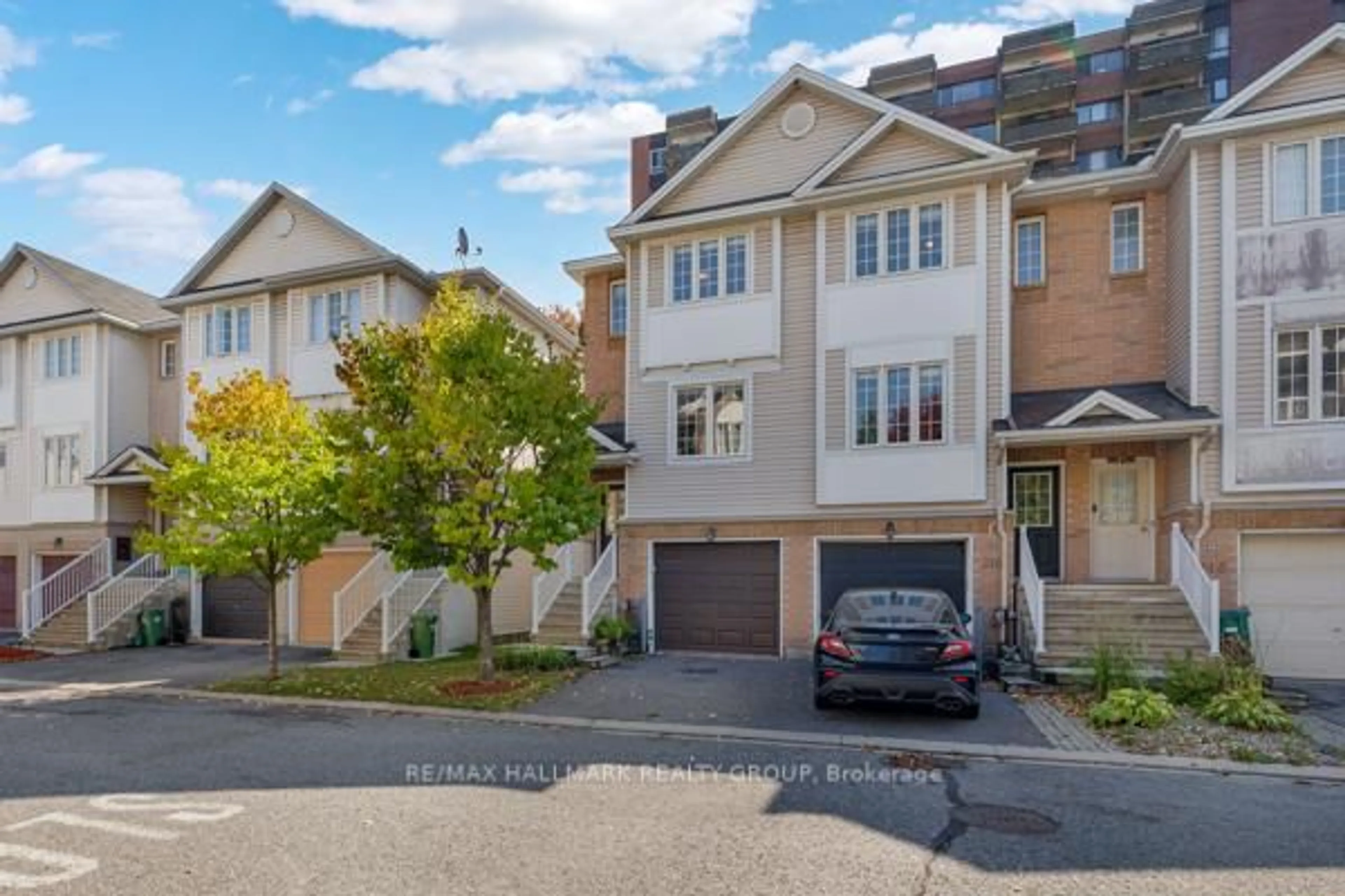 A pic from outside/outdoor area/front of a property/back of a property/a pic from drone, street for 320 Gotham Private, Ottawa Ontario K2C 4G7
