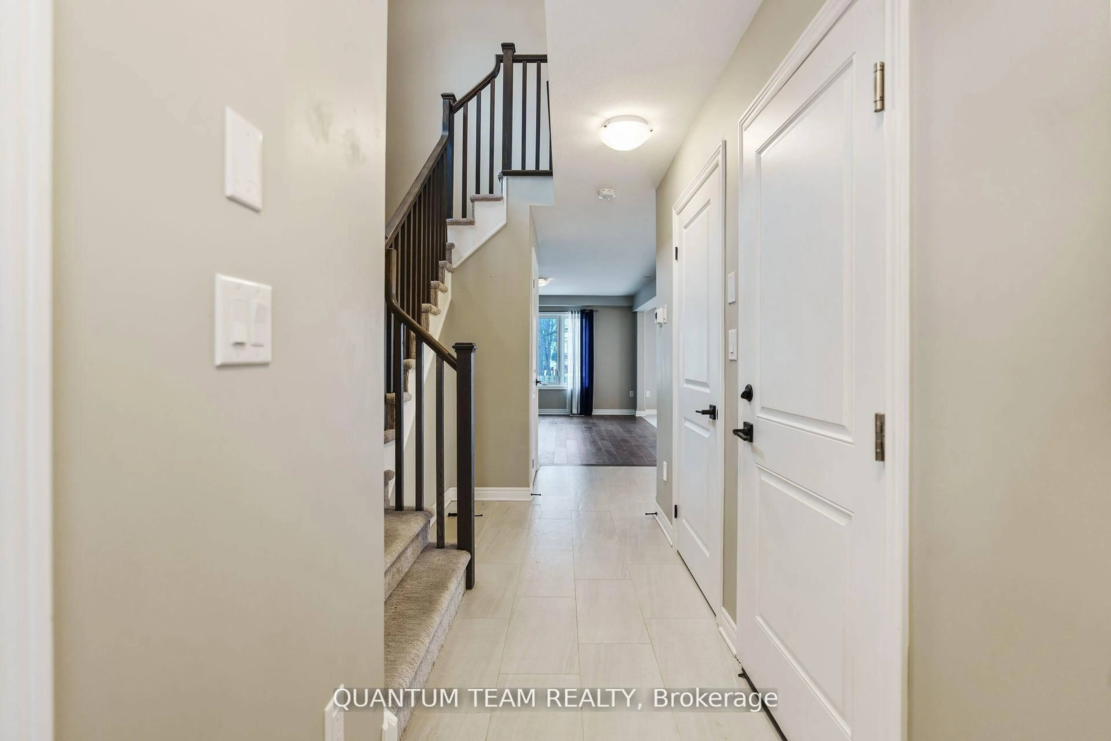 Indoor entryway for 15 Laurent Ave, Welland Ontario L3B 0E2