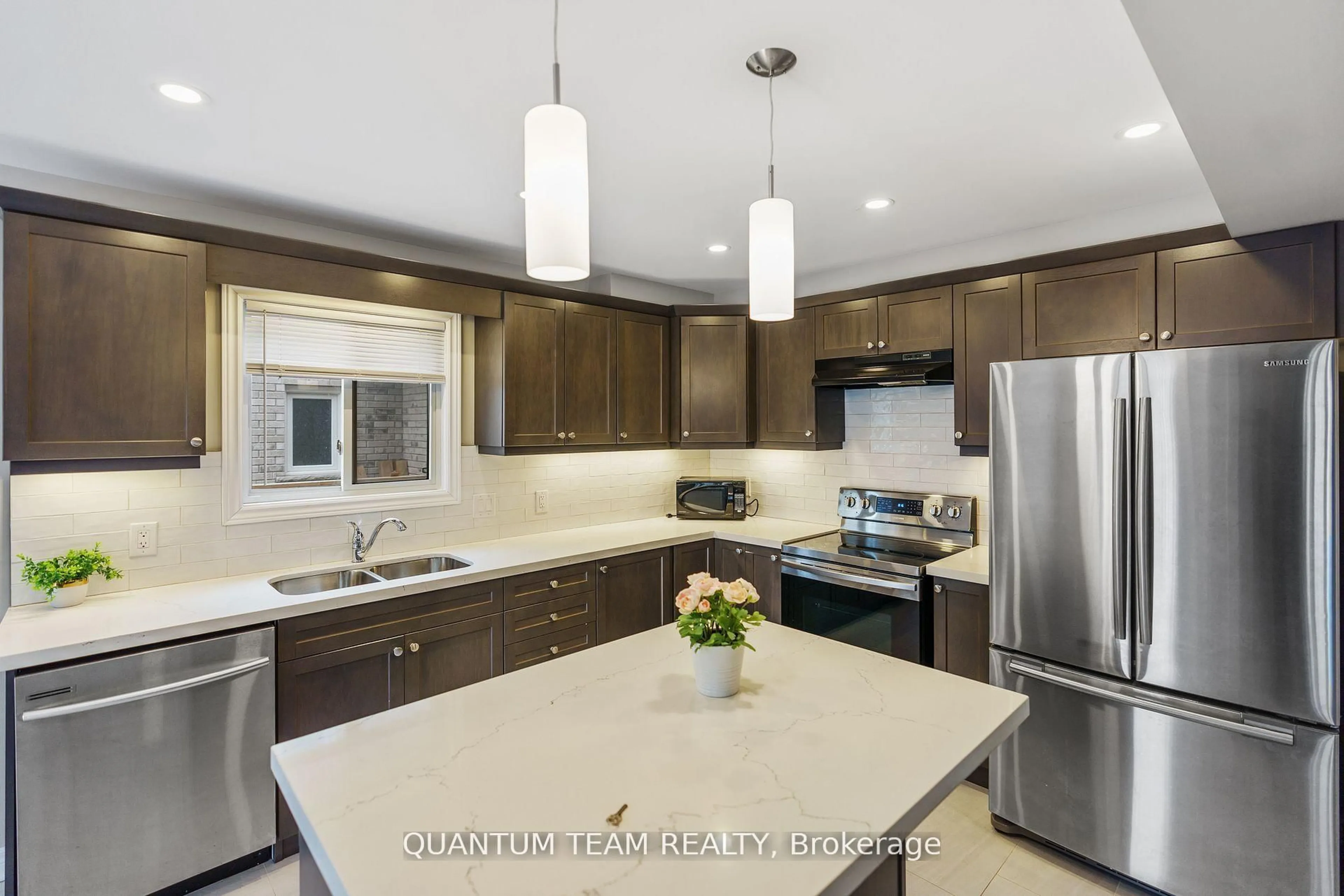 Contemporary kitchen, ceramic/tile floor for 15 Laurent Ave, Welland Ontario L3B 0E2