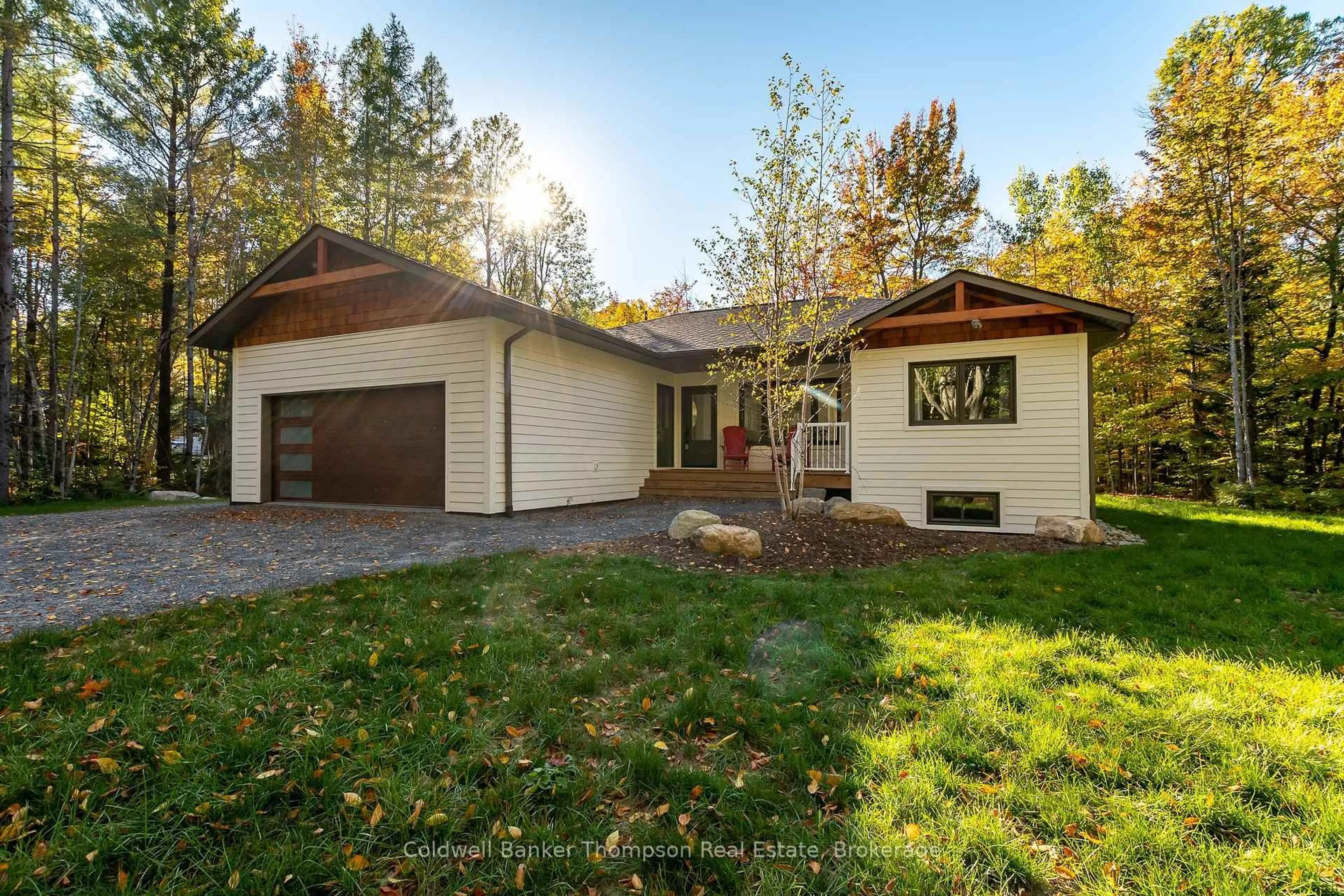 Home with vinyl exterior material, unknown for 1854 Old Muskoka Rd, Huntsville Ontario P0B 1M0