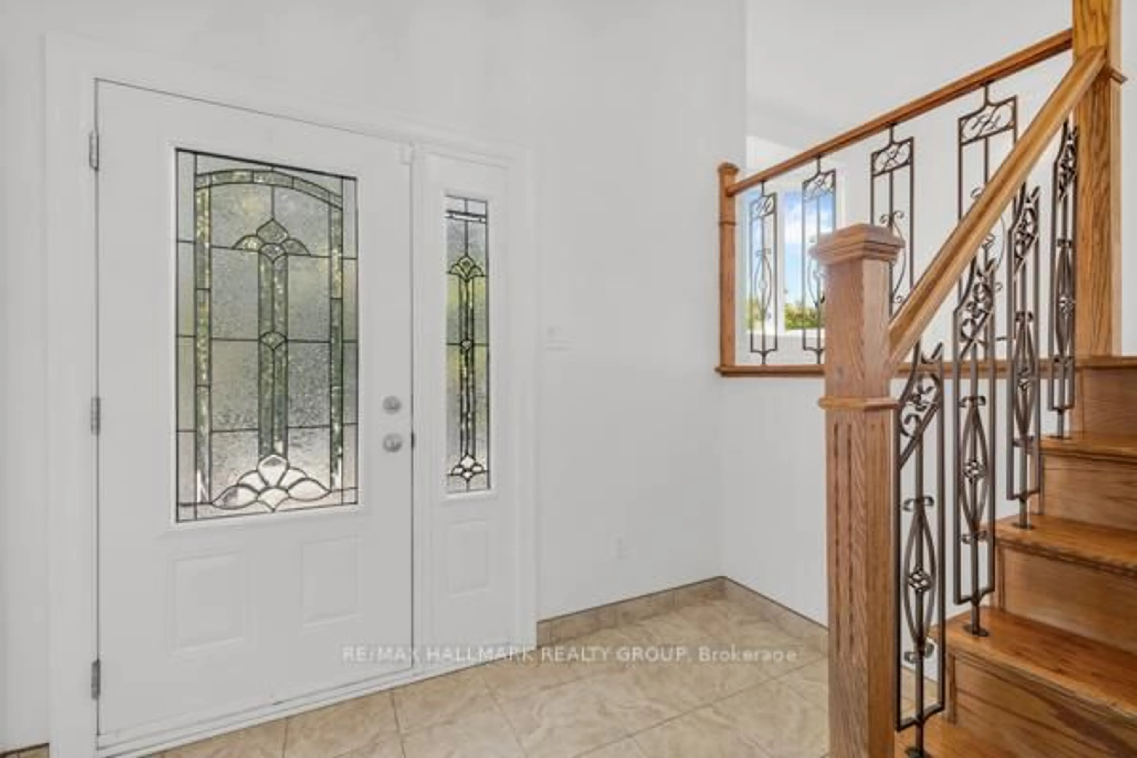 Indoor foyer for 29 Montana Way, Ottawa Ontario K2J 4M5