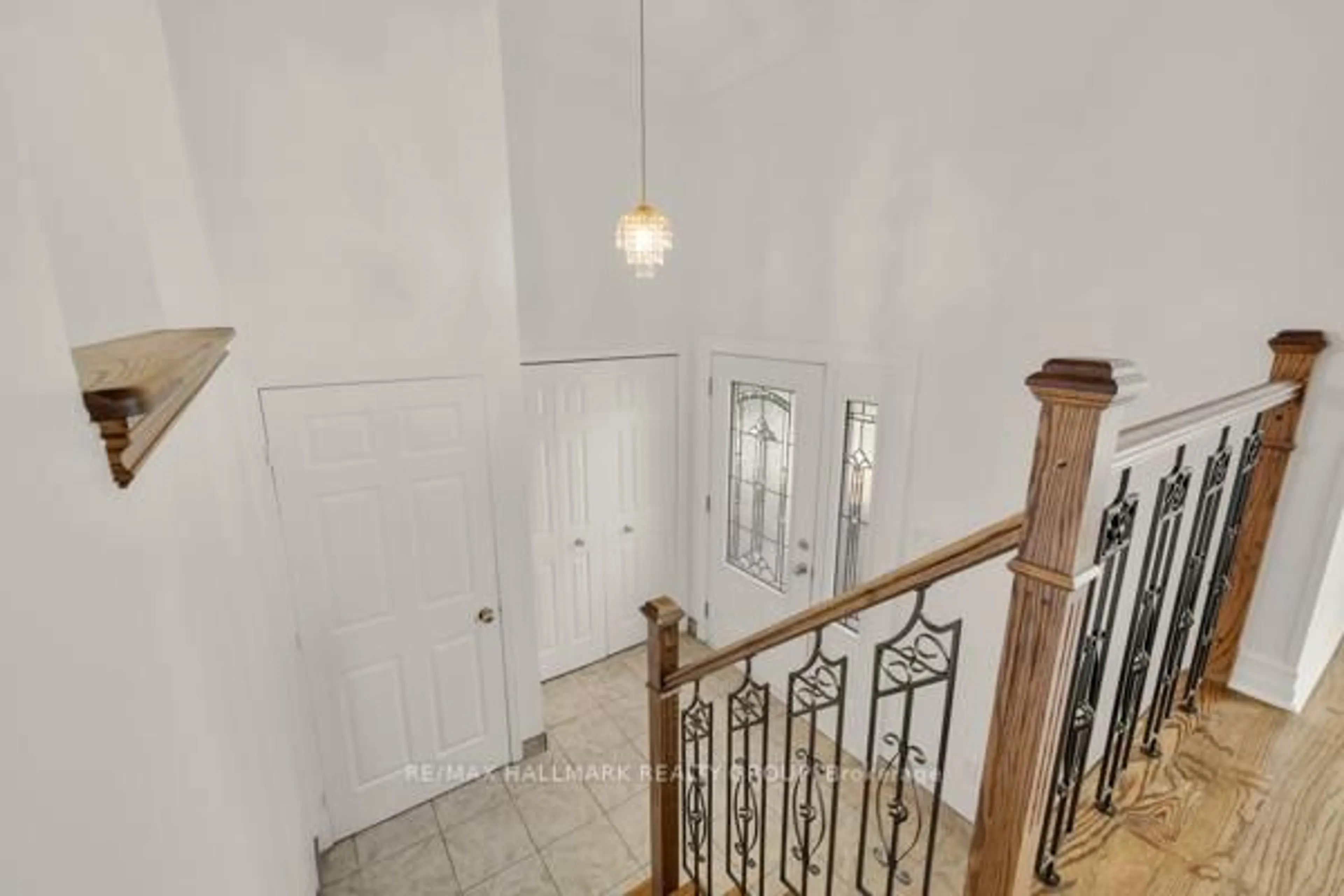 Indoor foyer for 29 Montana Way, Ottawa Ontario K2J 4M5