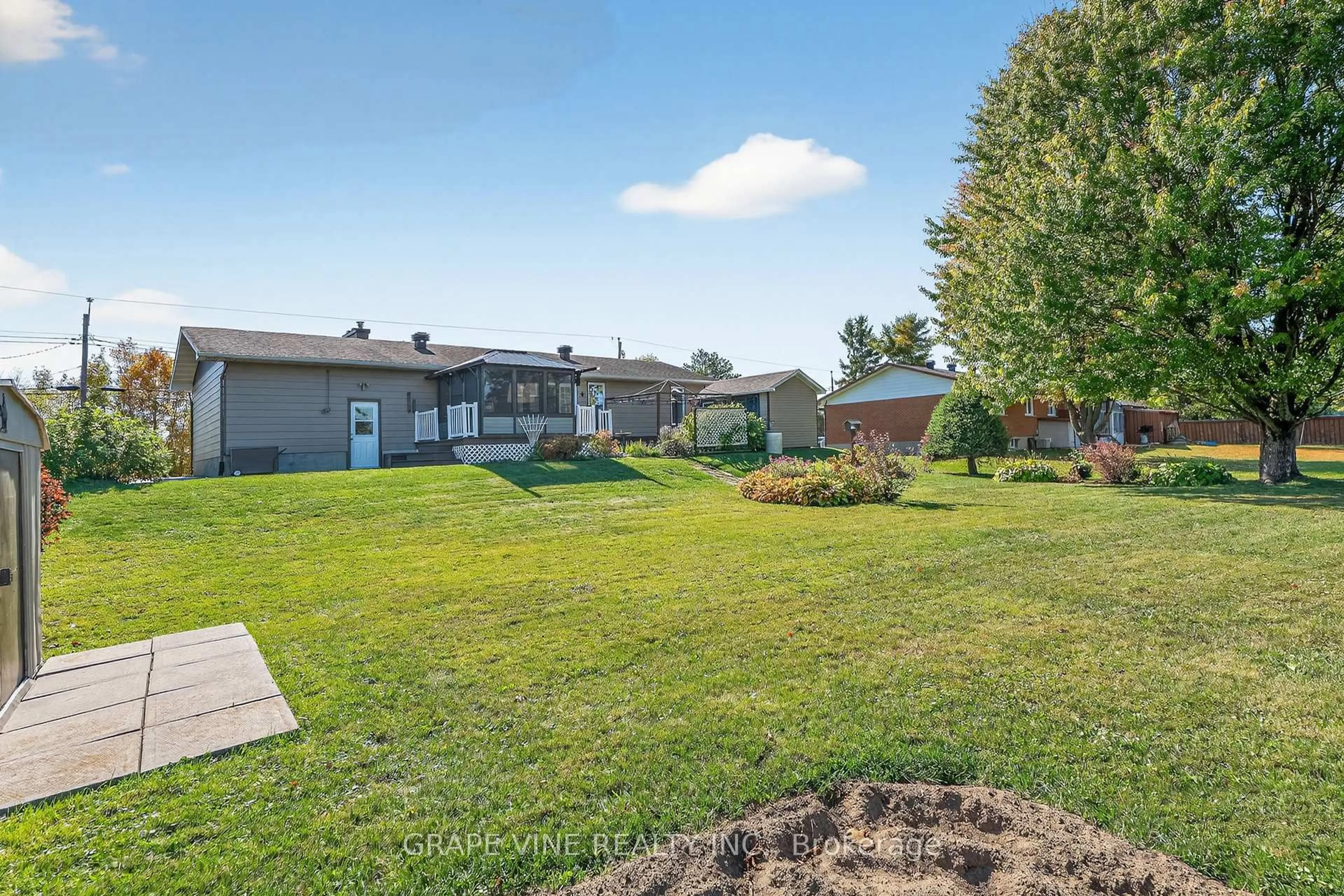 Patio, unknown for 5041 Thunder Rd, Carlsbad Springs Ontario K0A 1K0