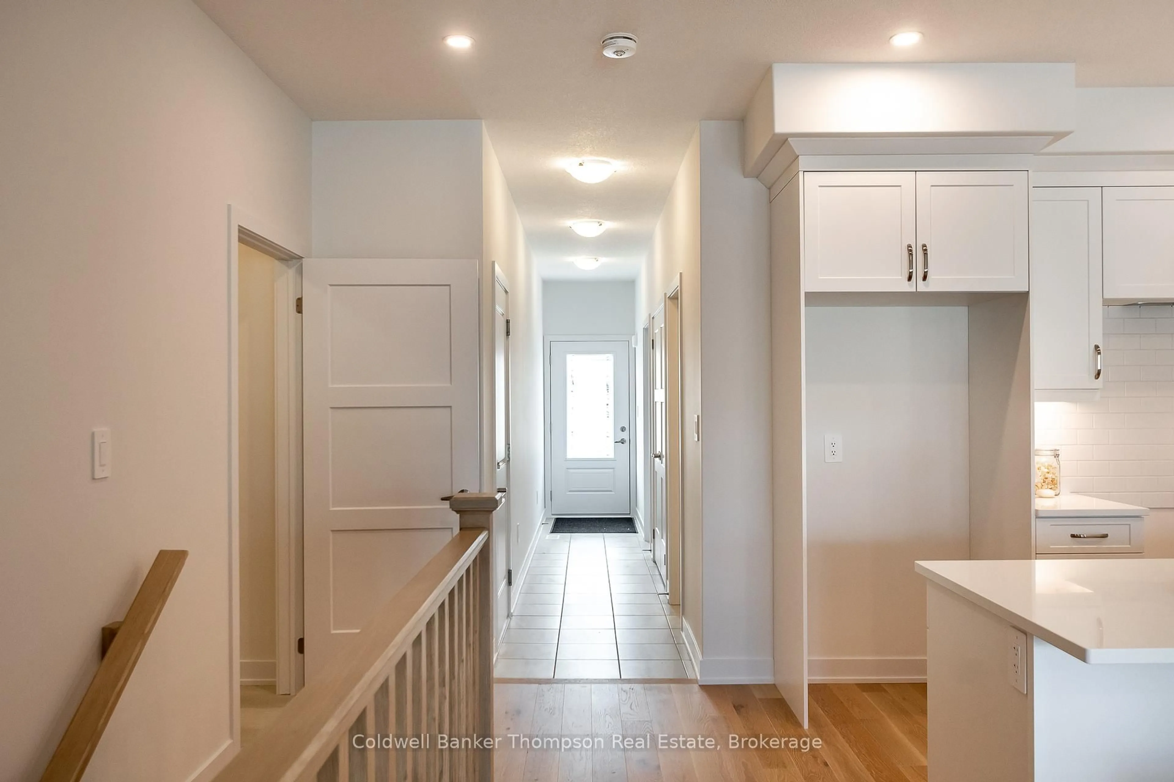 Indoor entryway for 30 Charles Morley Blvd, Huntsville Ontario P1H 0G5