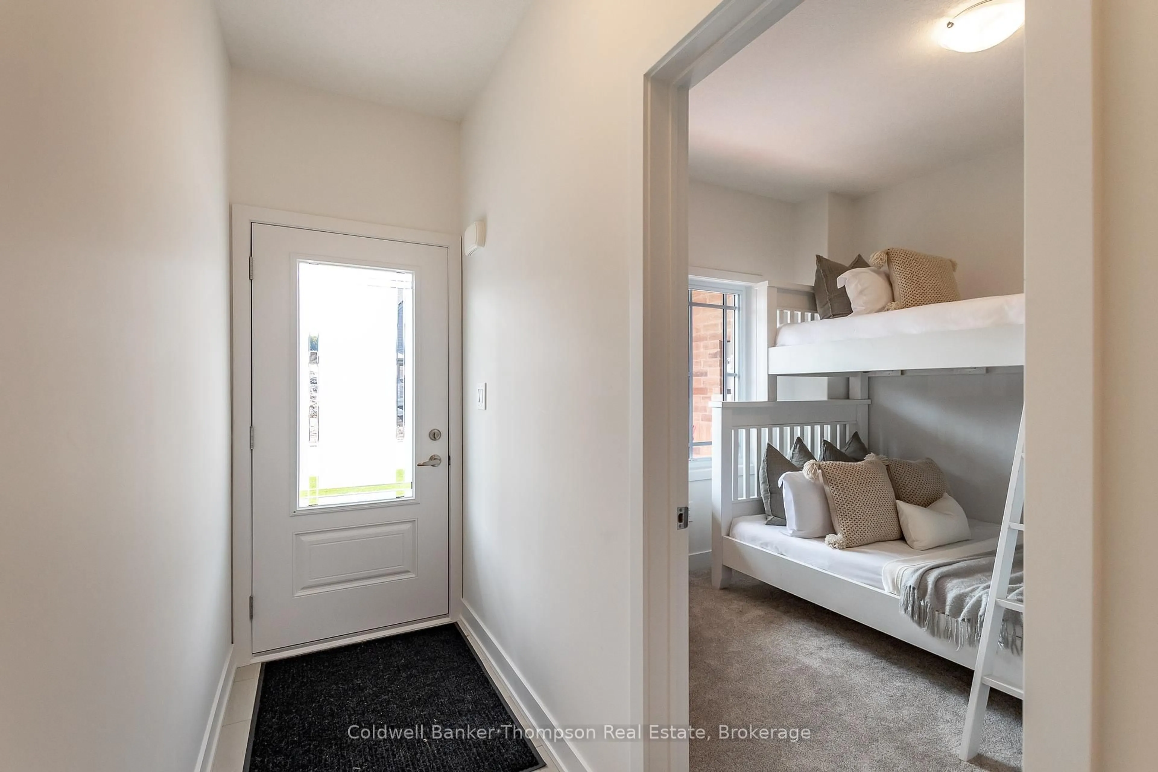 Indoor entryway for 30 Charles Morley Blvd, Huntsville Ontario P1H 0G5