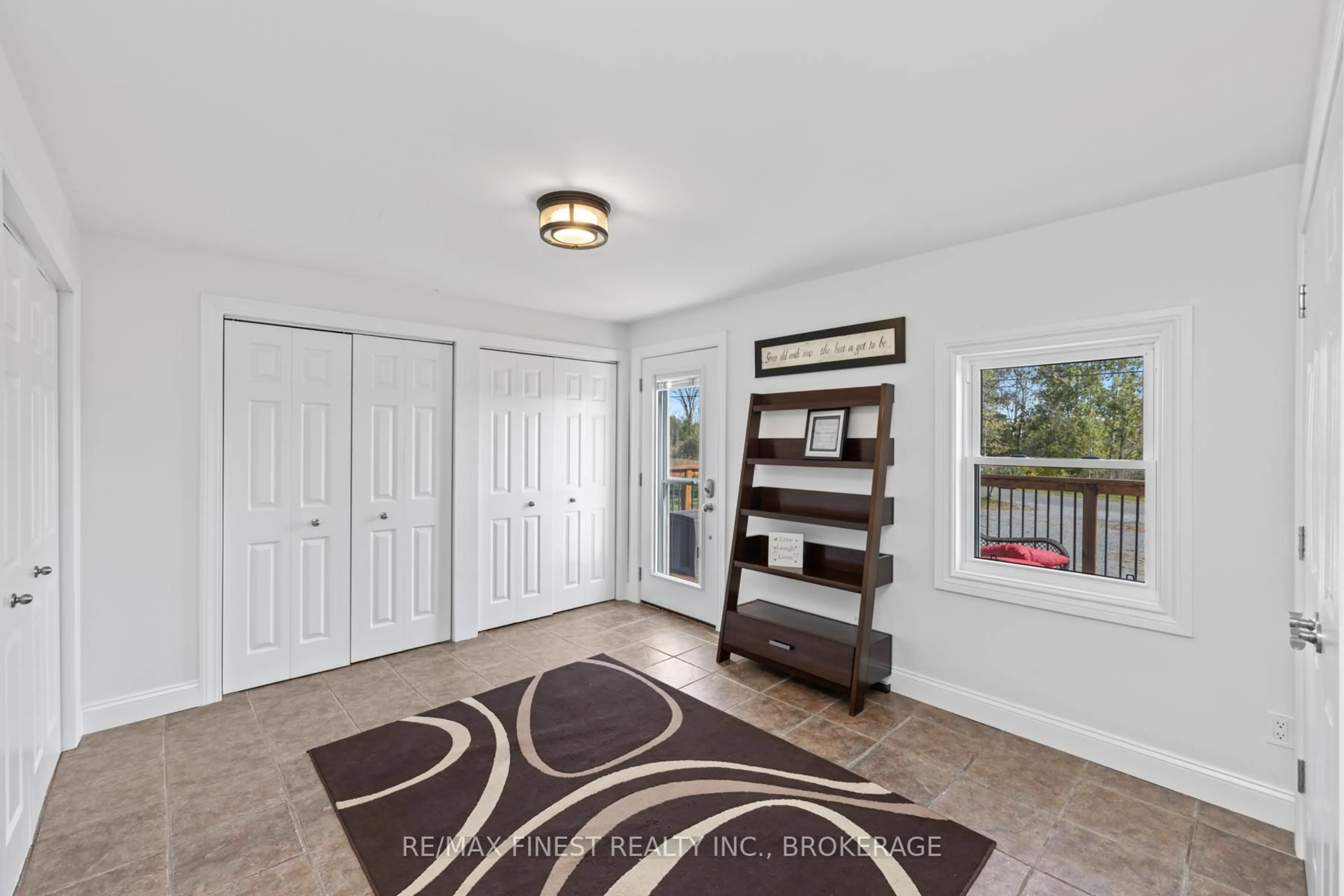 Indoor entryway for 4625 Wolfe Swamp Rd, Harrowsmith Ontario K0H 1V0