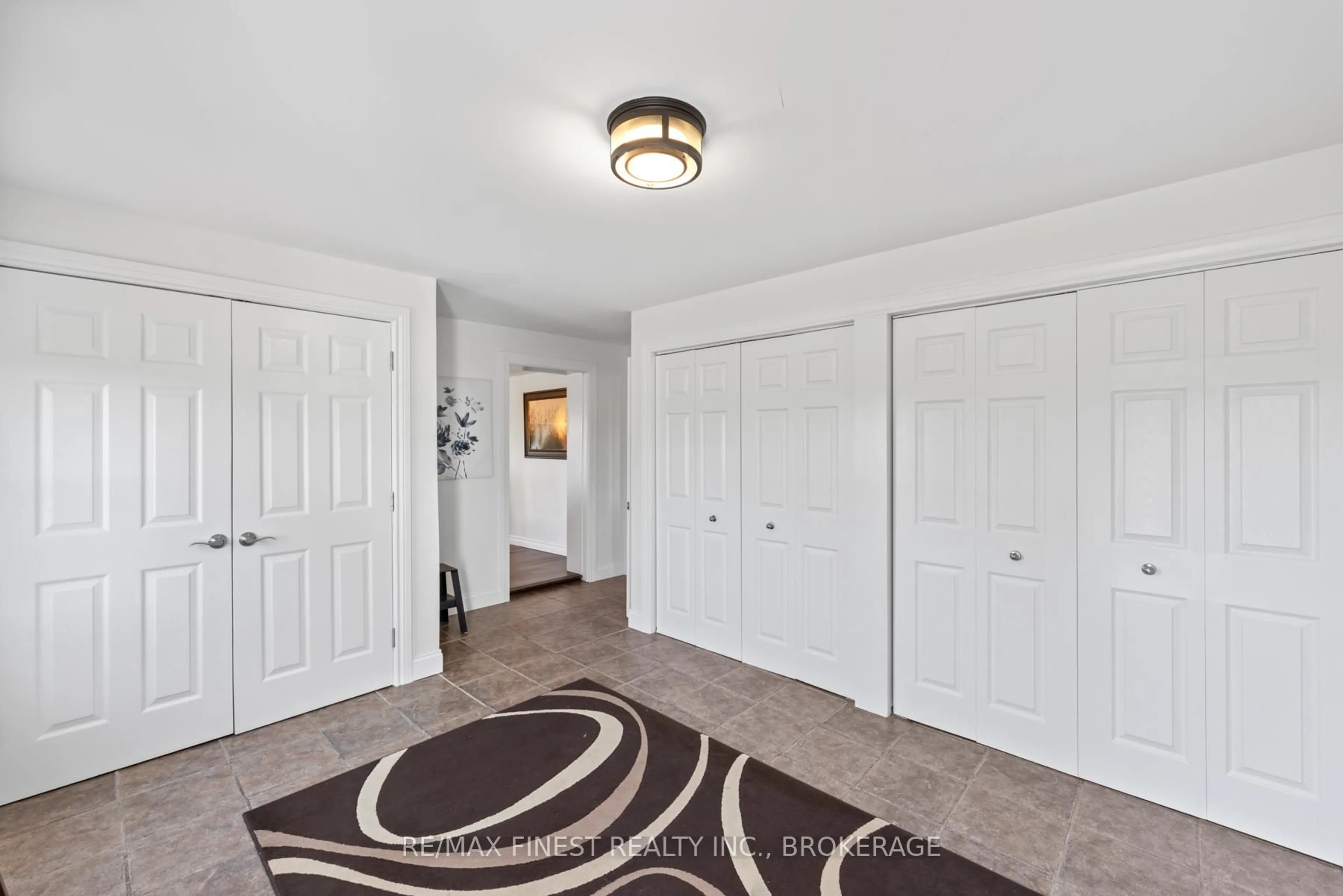 Indoor entryway for 4625 Wolfe Swamp Rd, Harrowsmith Ontario K0H 1V0