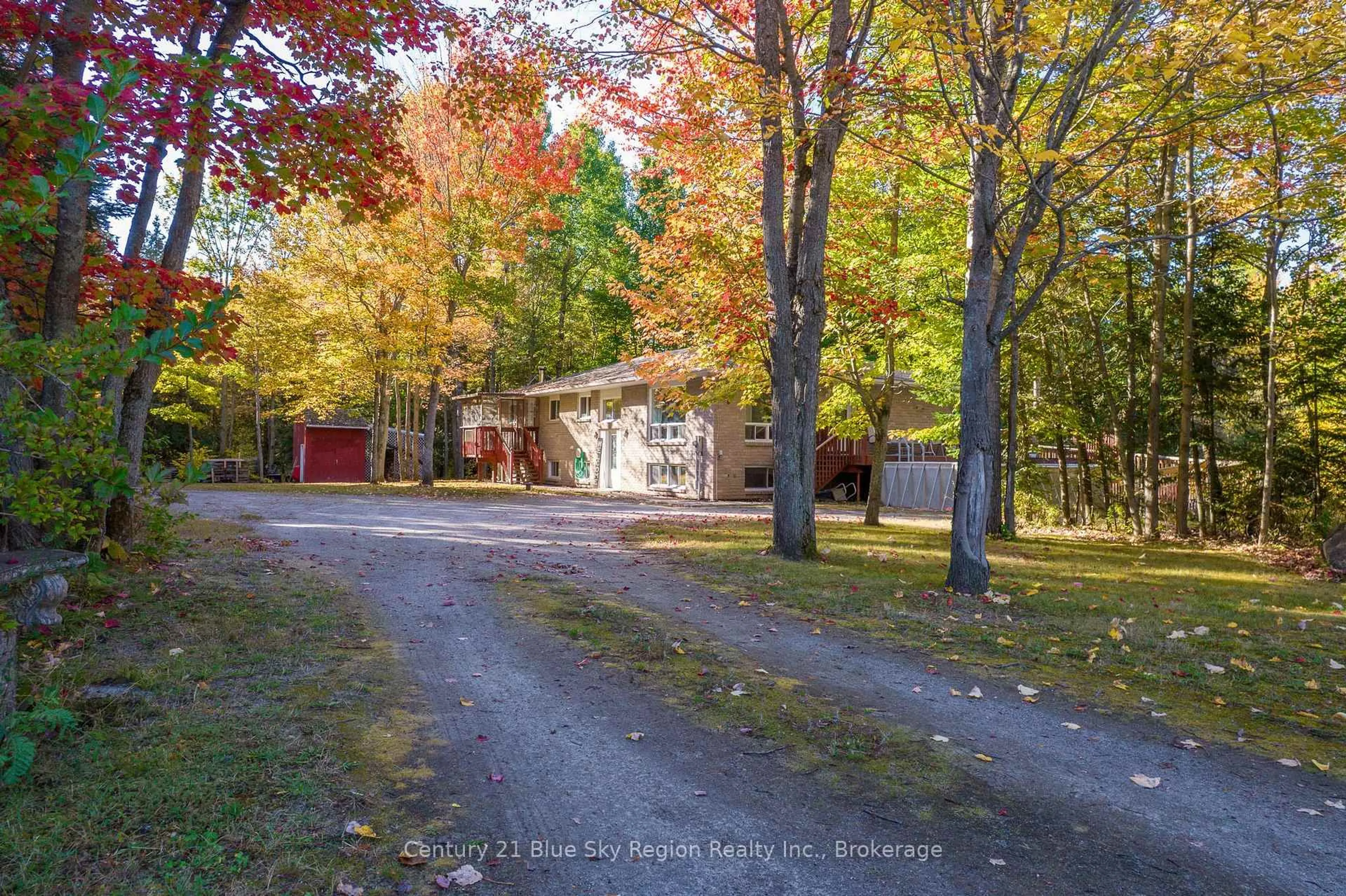A pic from outside/outdoor area/front of a property/back of a property/a pic from drone, street for 89 Sunrise Bay Dr, Callander Ontario P0H 1H0