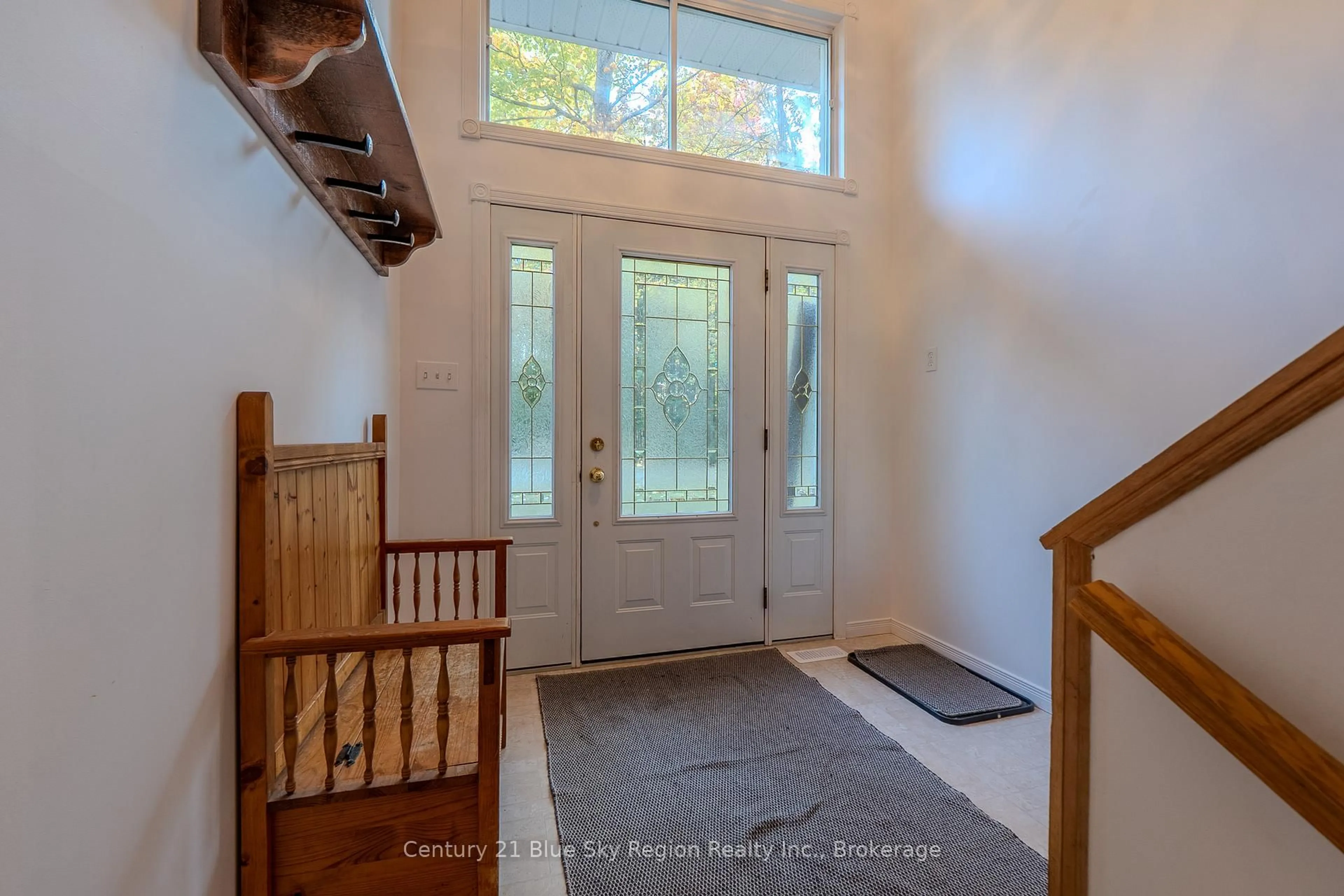Indoor entryway for 89 Sunrise Bay Dr, Callander Ontario P0H 1H0