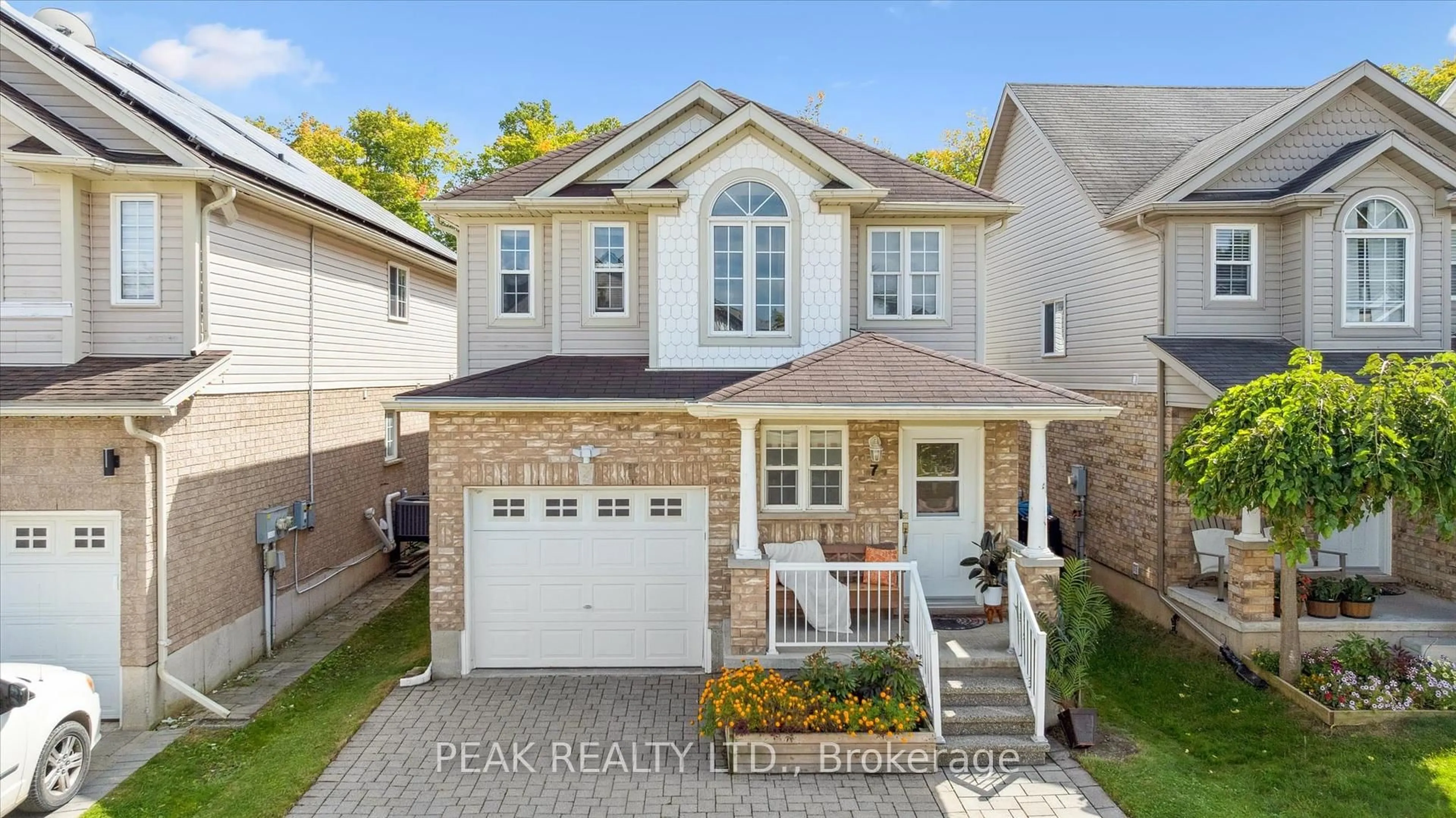 Home with brick exterior material, street for 7 Mahogany St, Kitchener Ontario N2E 3Z2