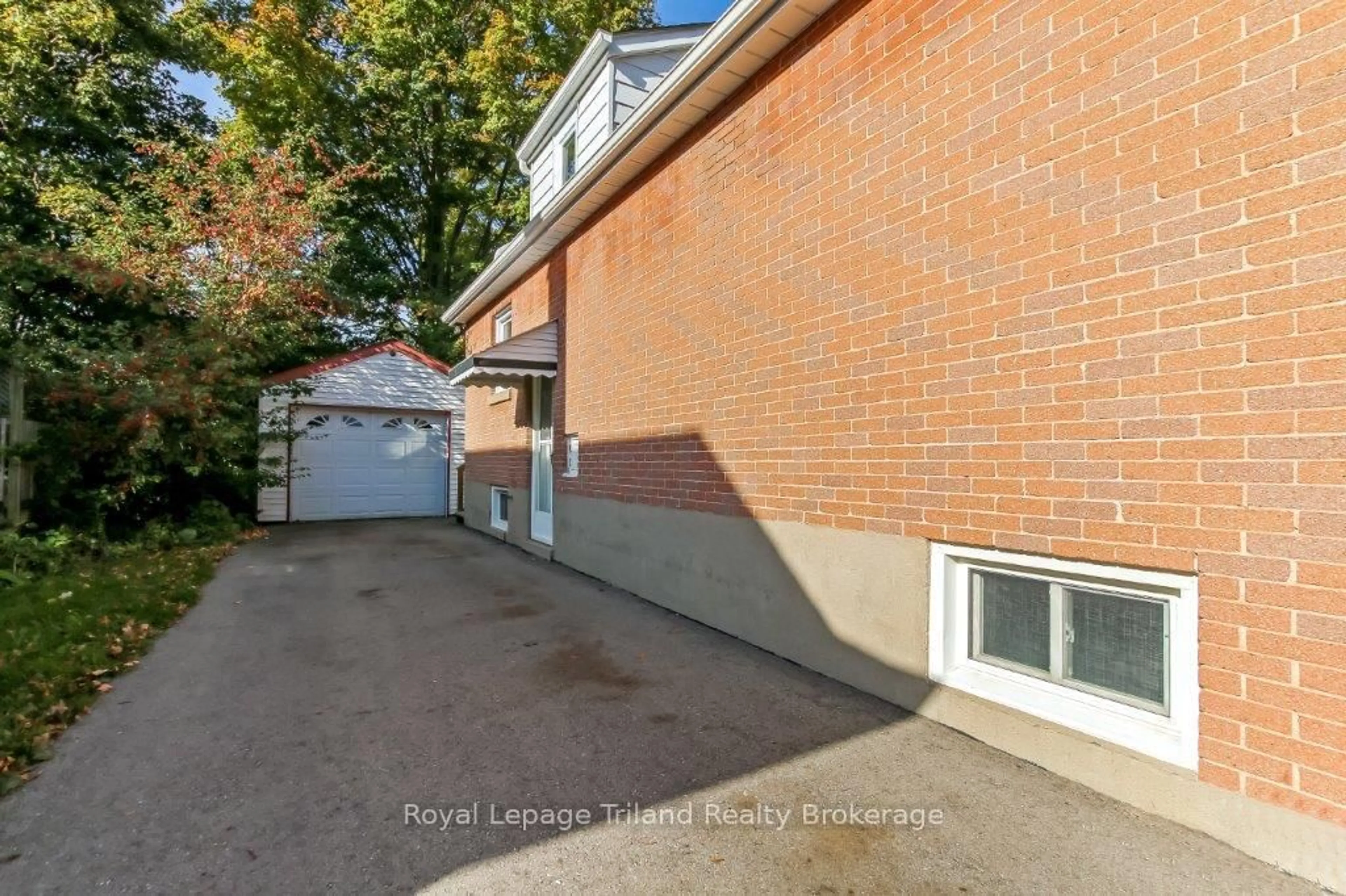 Patio, street for 217 Sydenham St, Woodstock Ontario N4S 7B8