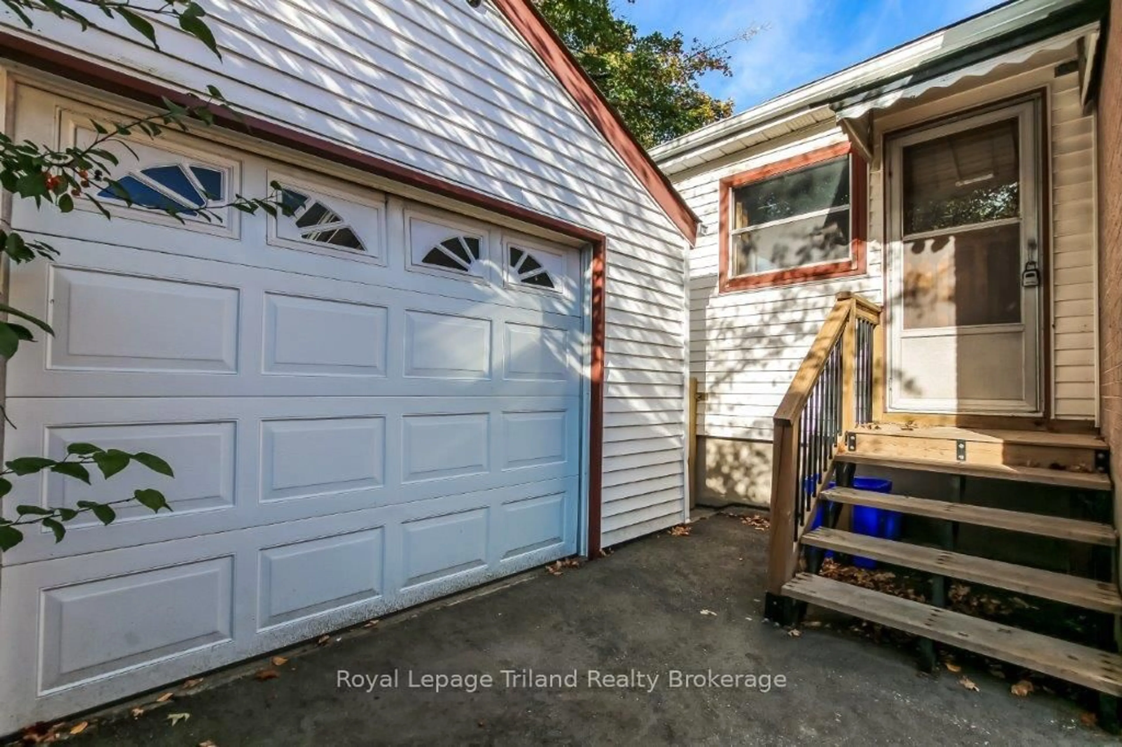 Indoor garage for 217 Sydenham St, Woodstock Ontario N4S 7B8