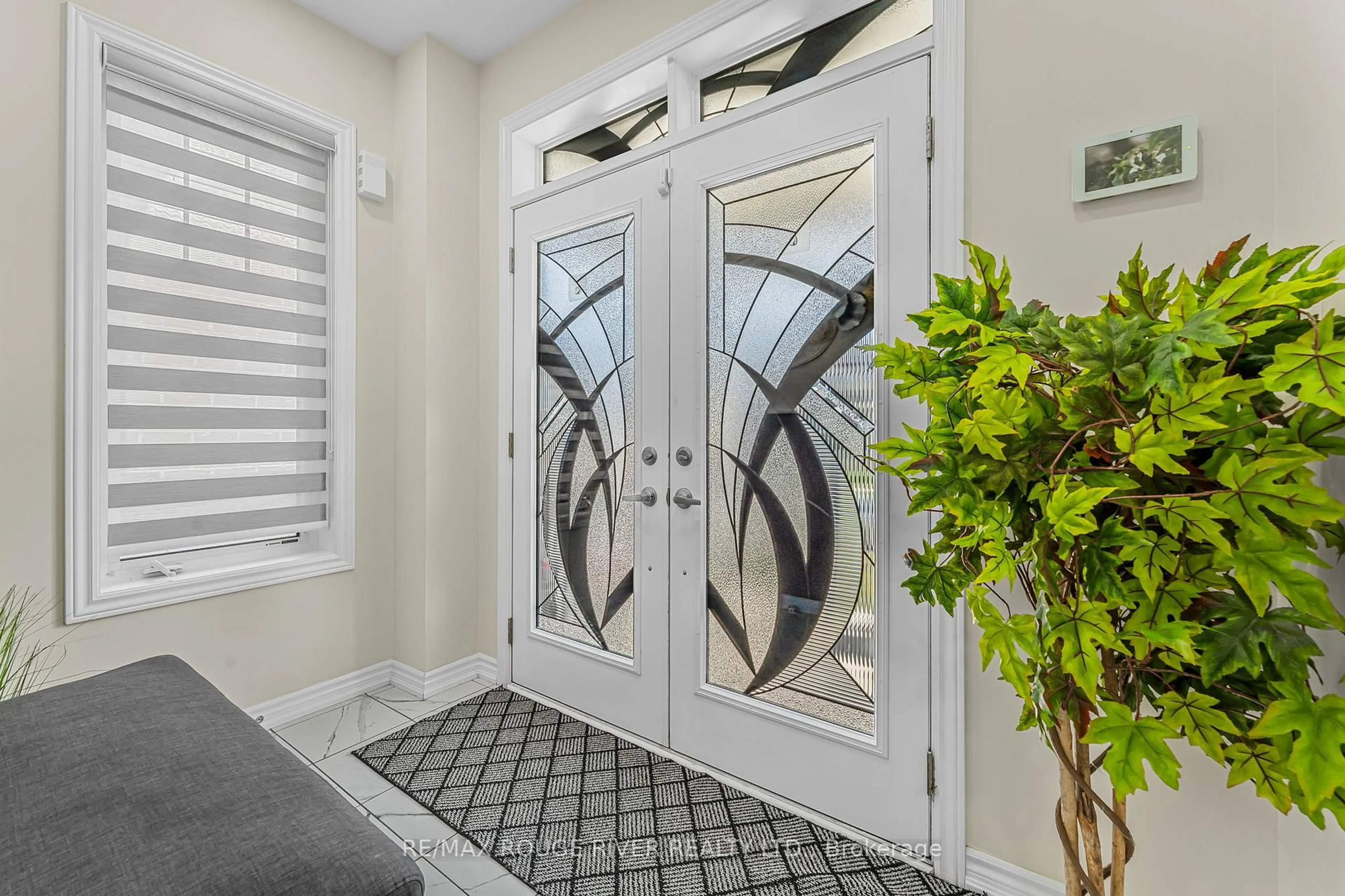 Indoor entryway for 59 Lise Lane, Haldimand Ontario N3W 0E8