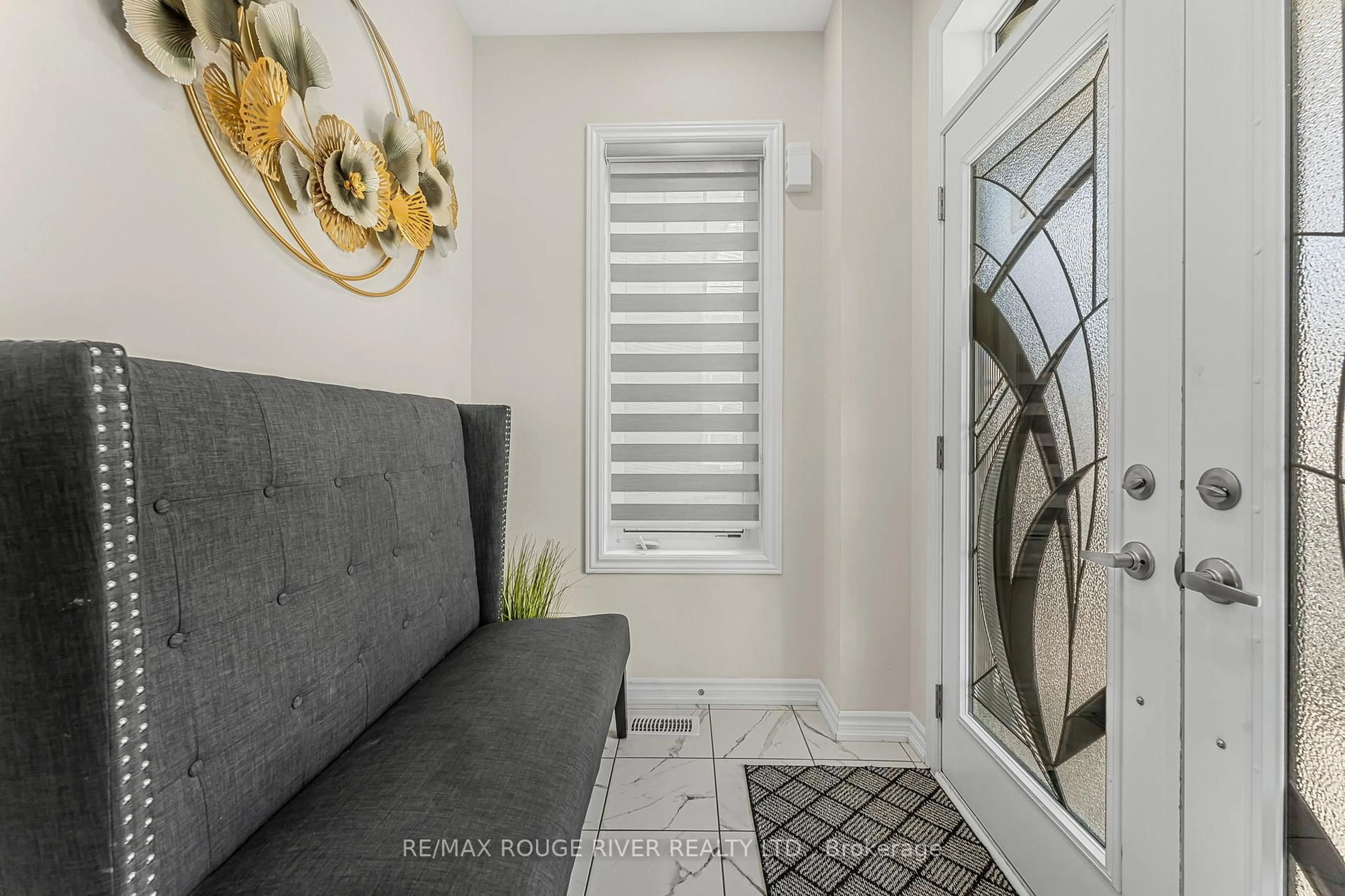 Indoor entryway for 59 Lise Lane, Haldimand Ontario N3W 0E8