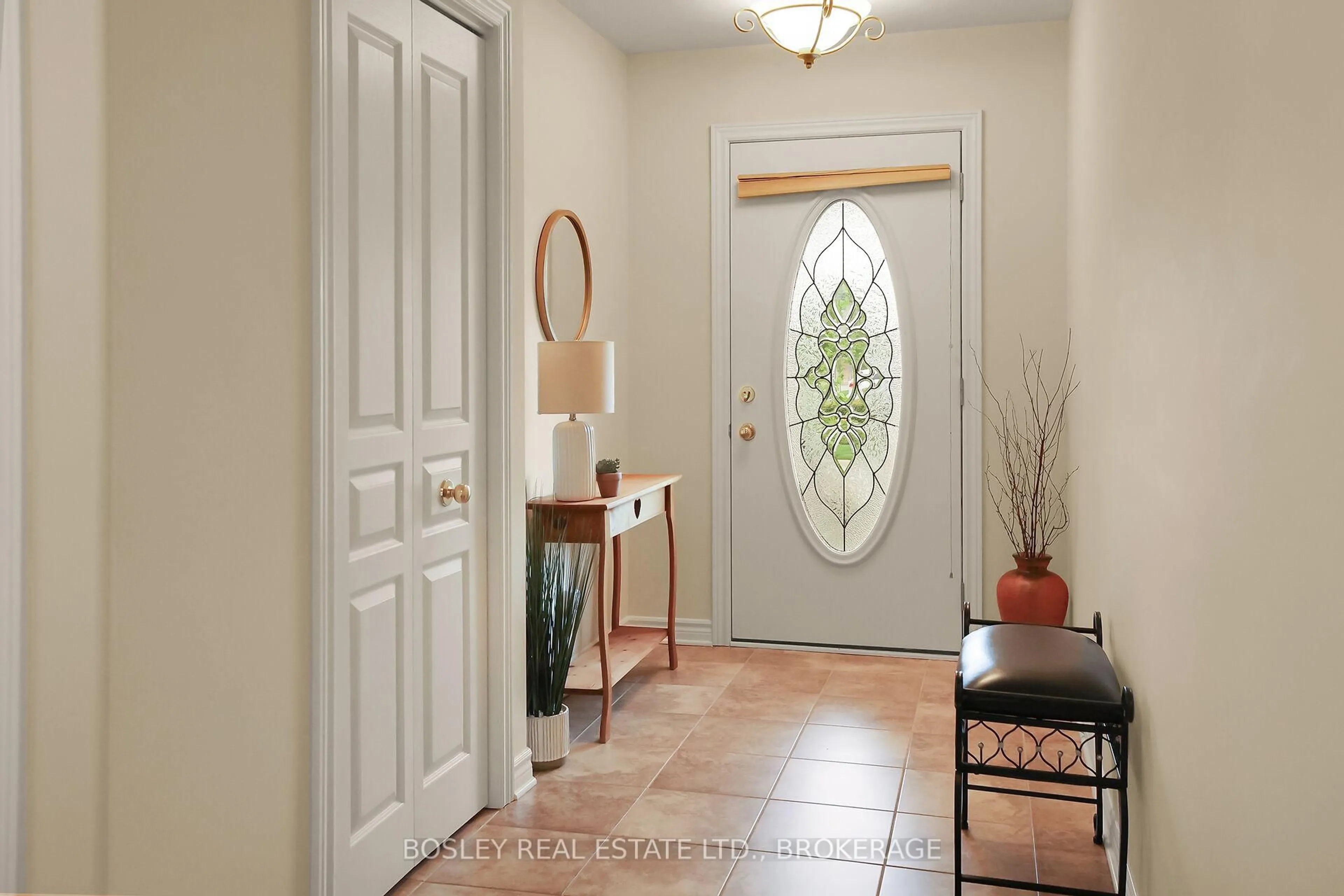 Indoor entryway for 21 Loretta Dr #3, Niagara-on-the-Lake Ontario L0S 1T0