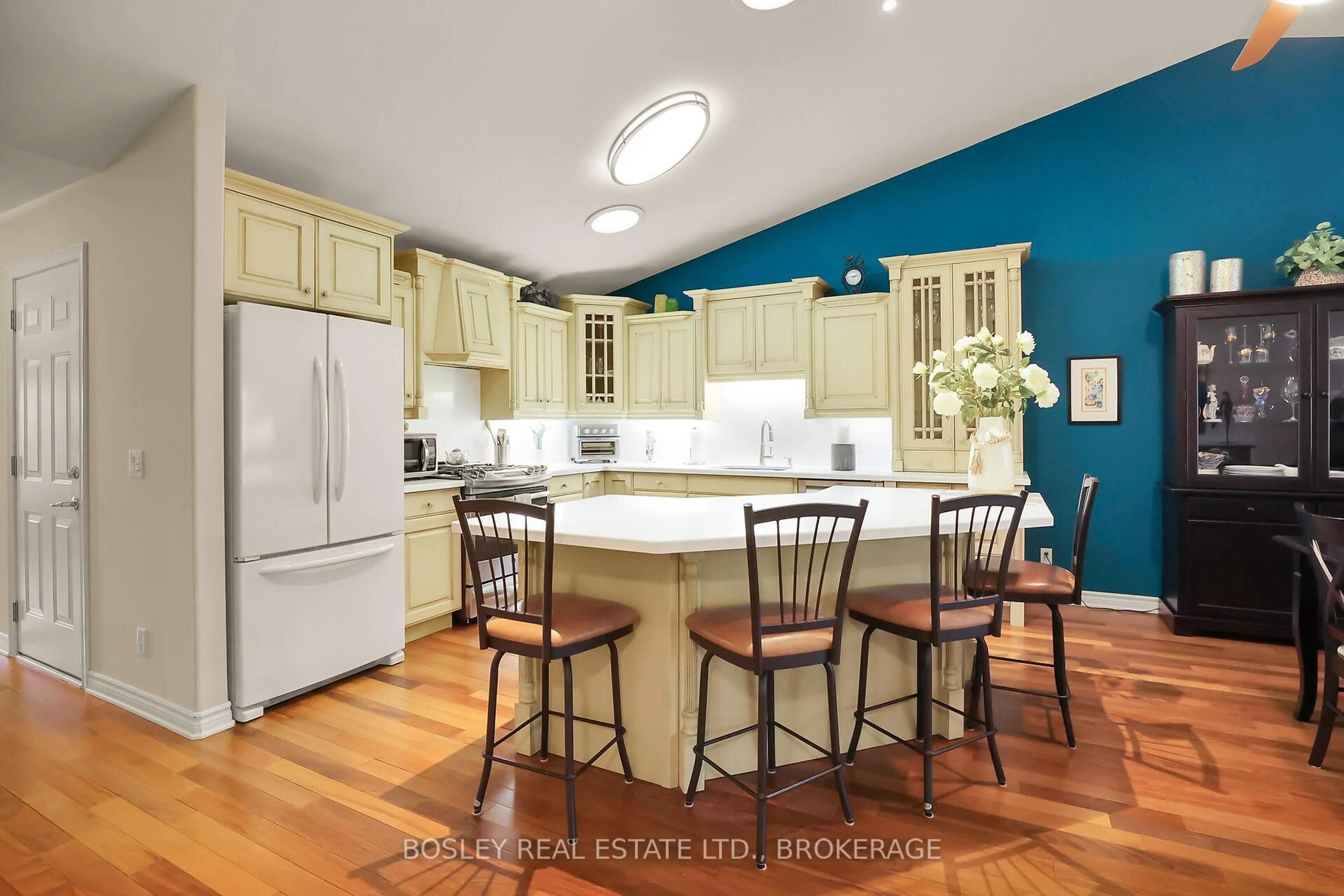 Open concept kitchen, unknown for 21 Loretta Dr #3, Niagara-on-the-Lake Ontario L0S 1T0