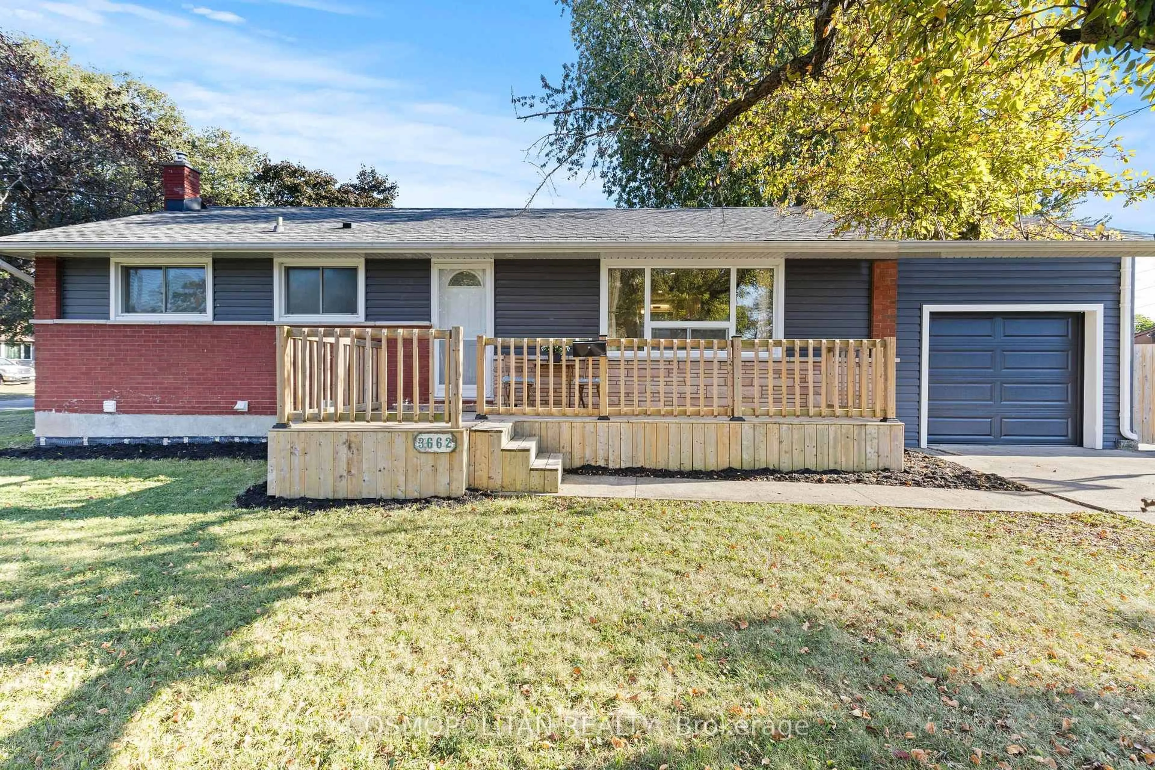 Home with vinyl exterior material, street for 3662 CARTIER Dr, Niagara Falls Ontario L2G 6P4