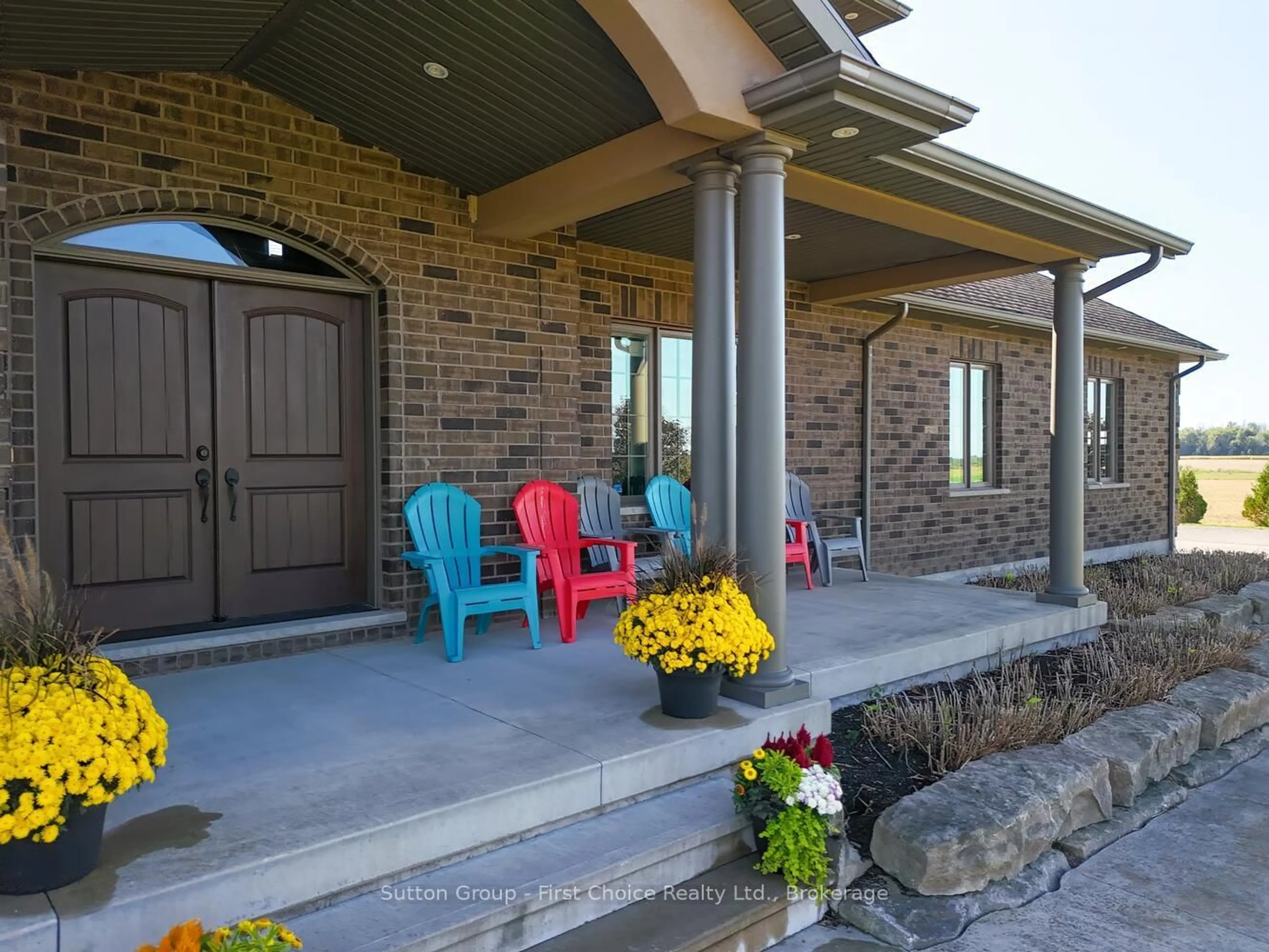 Patio, street for 3321 Perth Road 140, Perth South Ontario N0K 1V0