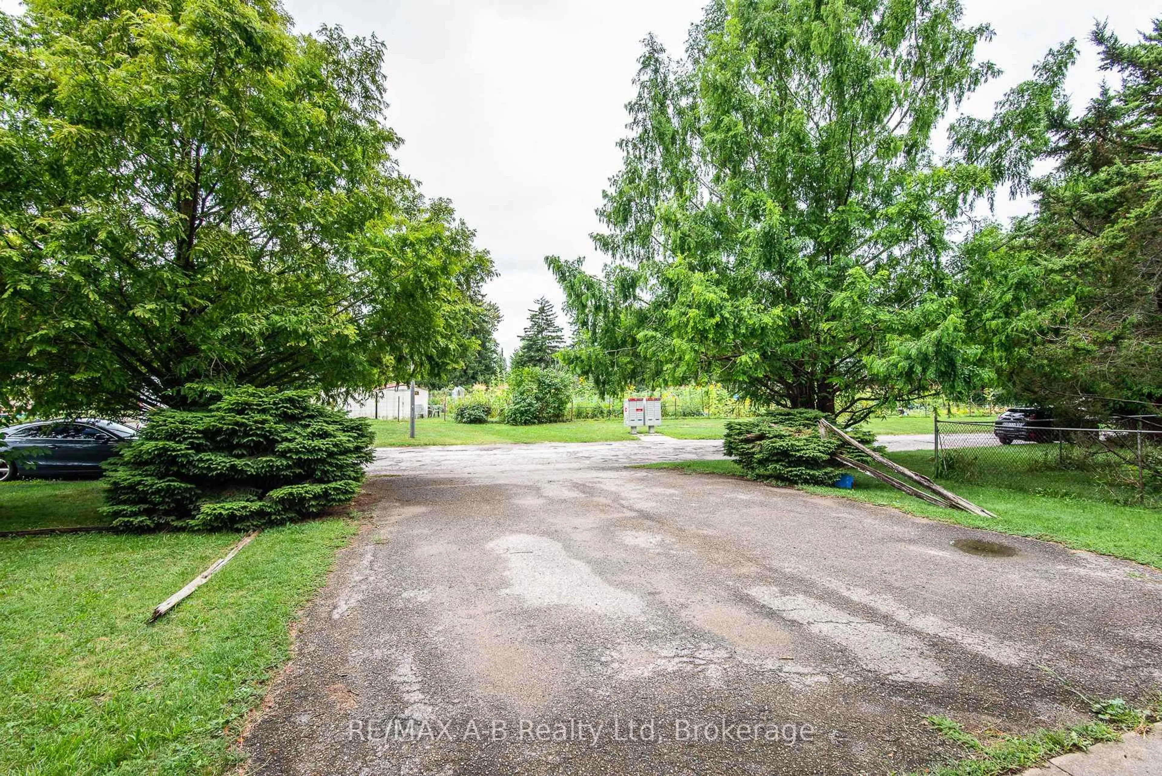 A pic from outside/outdoor area/front of a property/back of a property/a pic from drone, street for 48 Franklin Dr, Stratford Ontario N5A 5P2
