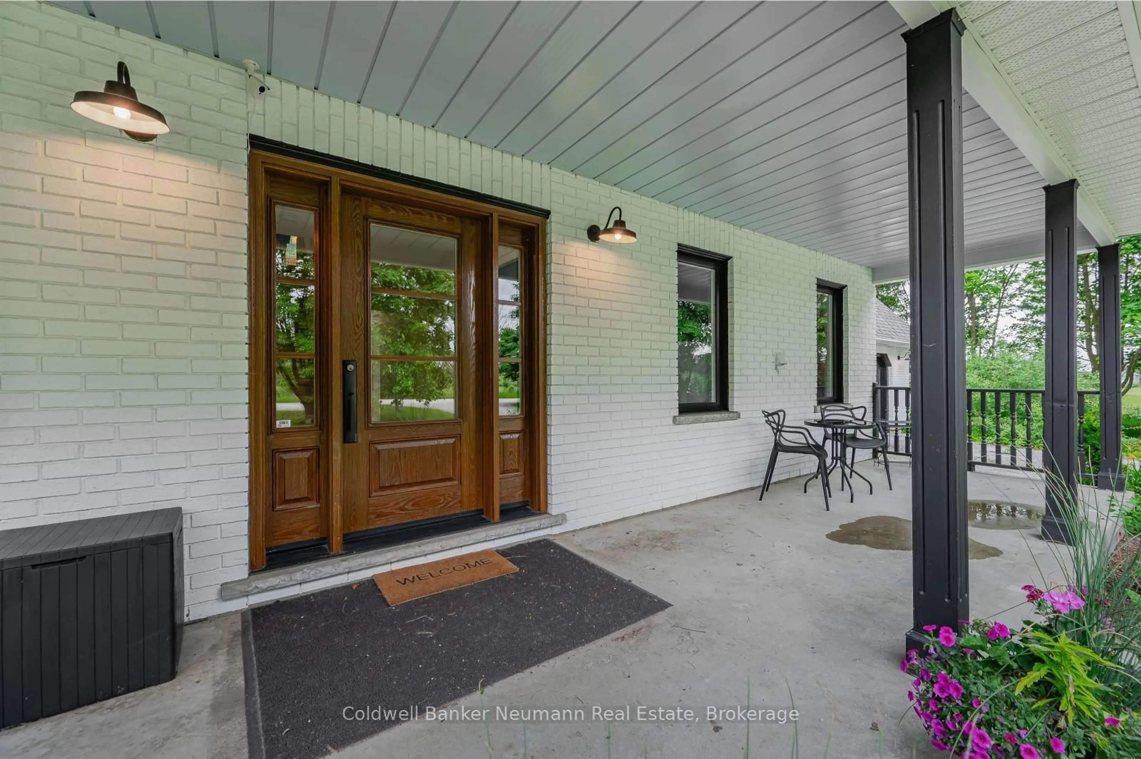 Indoor entryway for 5458 Sixth Line, Guelph/Eramosa Ontario N0B 2K0