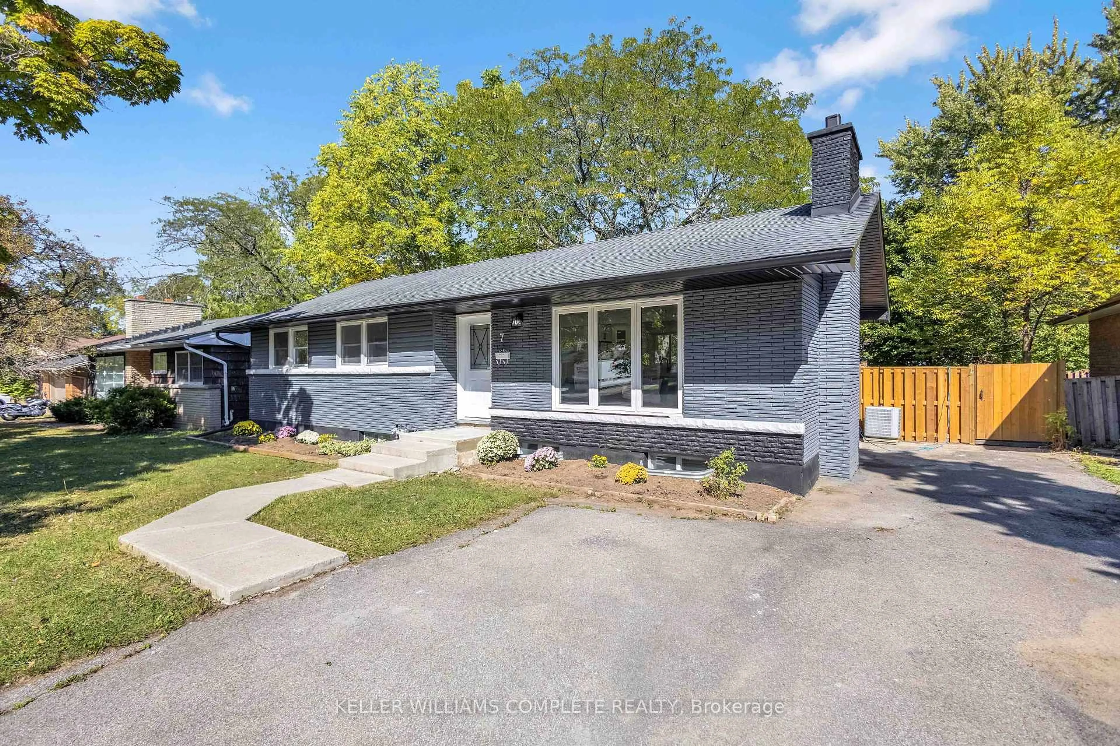 Unknown for 7 SWAN Dr, St. Catharines Ontario L2T 2C2