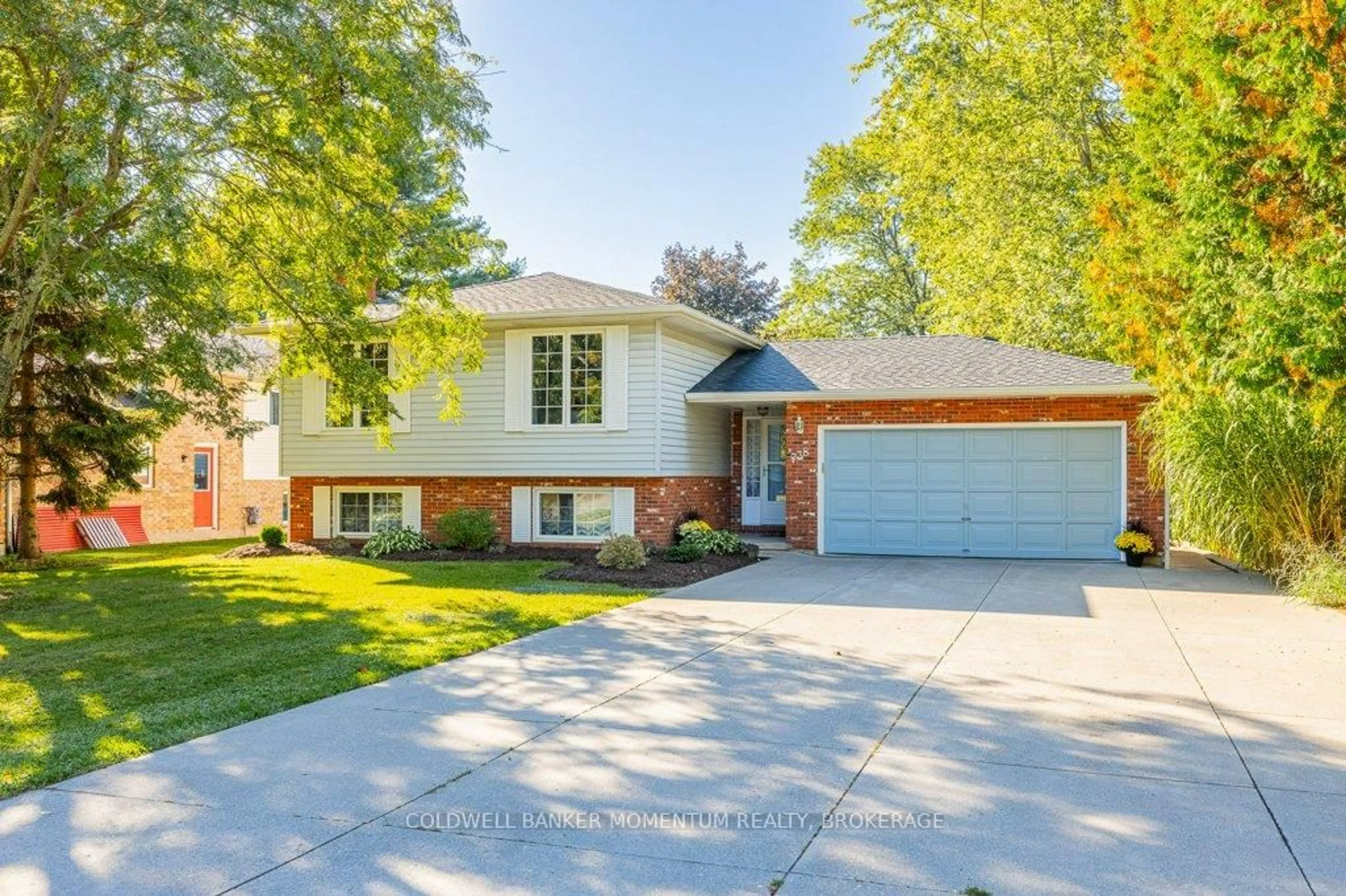 Home with brick exterior material, street for 738 Welland Rd, Pelham Ontario L0S 1C0