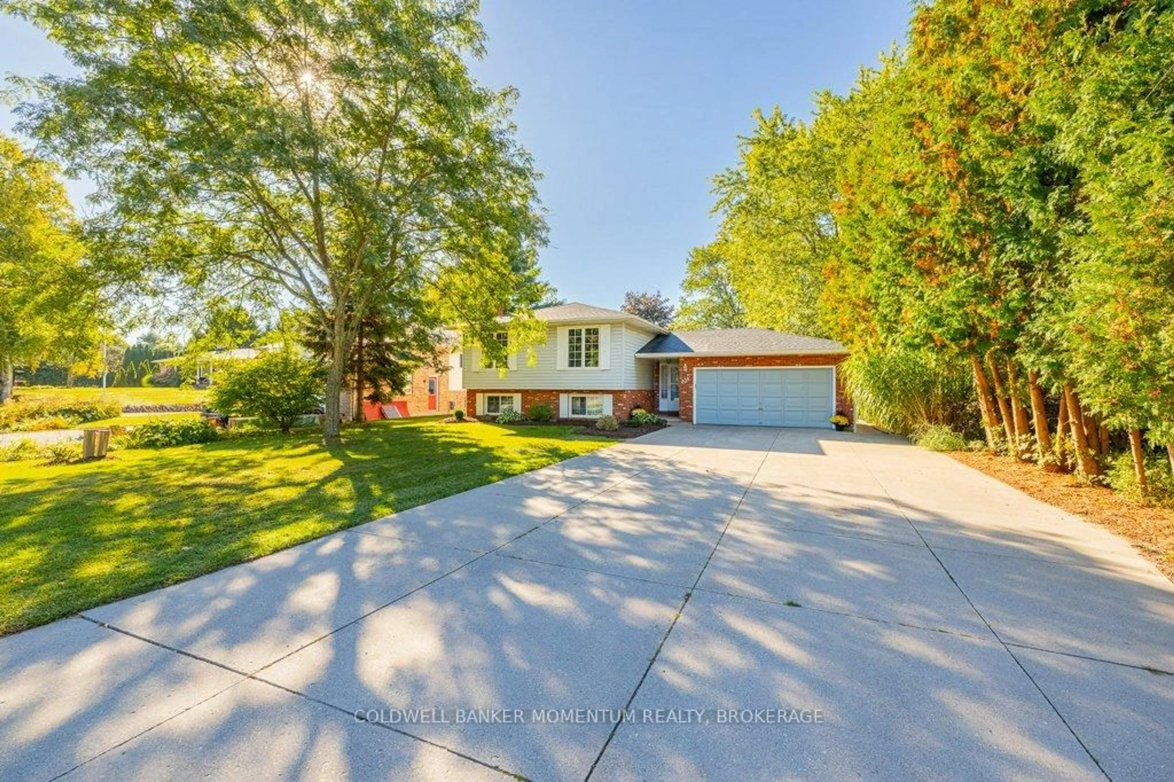 A pic from outside/outdoor area/front of a property/back of a property/a pic from drone, street for 738 Welland Rd, Pelham Ontario L0S 1C0