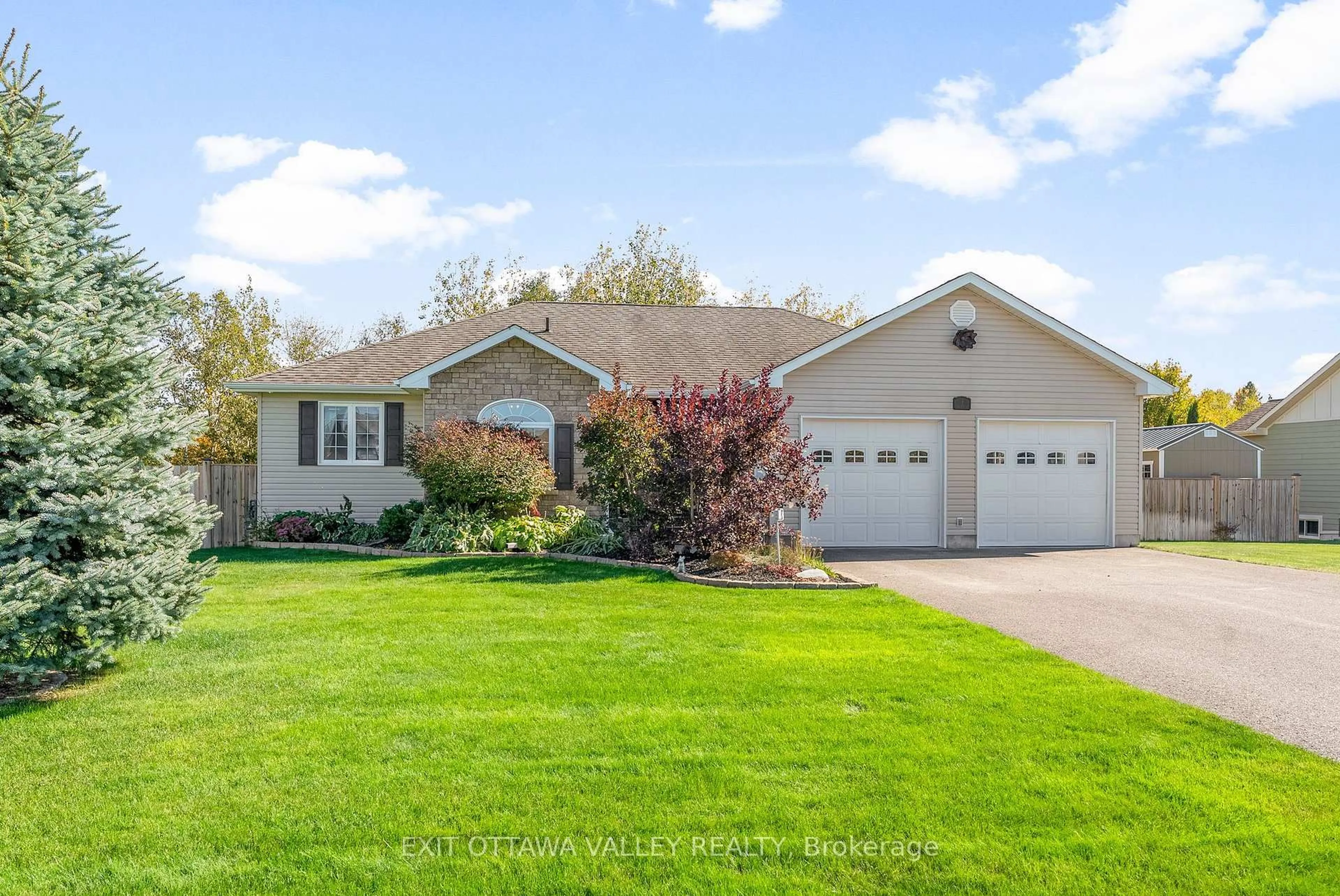 Home with vinyl exterior material, water/lake/river/ocean view for 1 Fern Gully Lane, Beachburg Ontario K0J 1C0