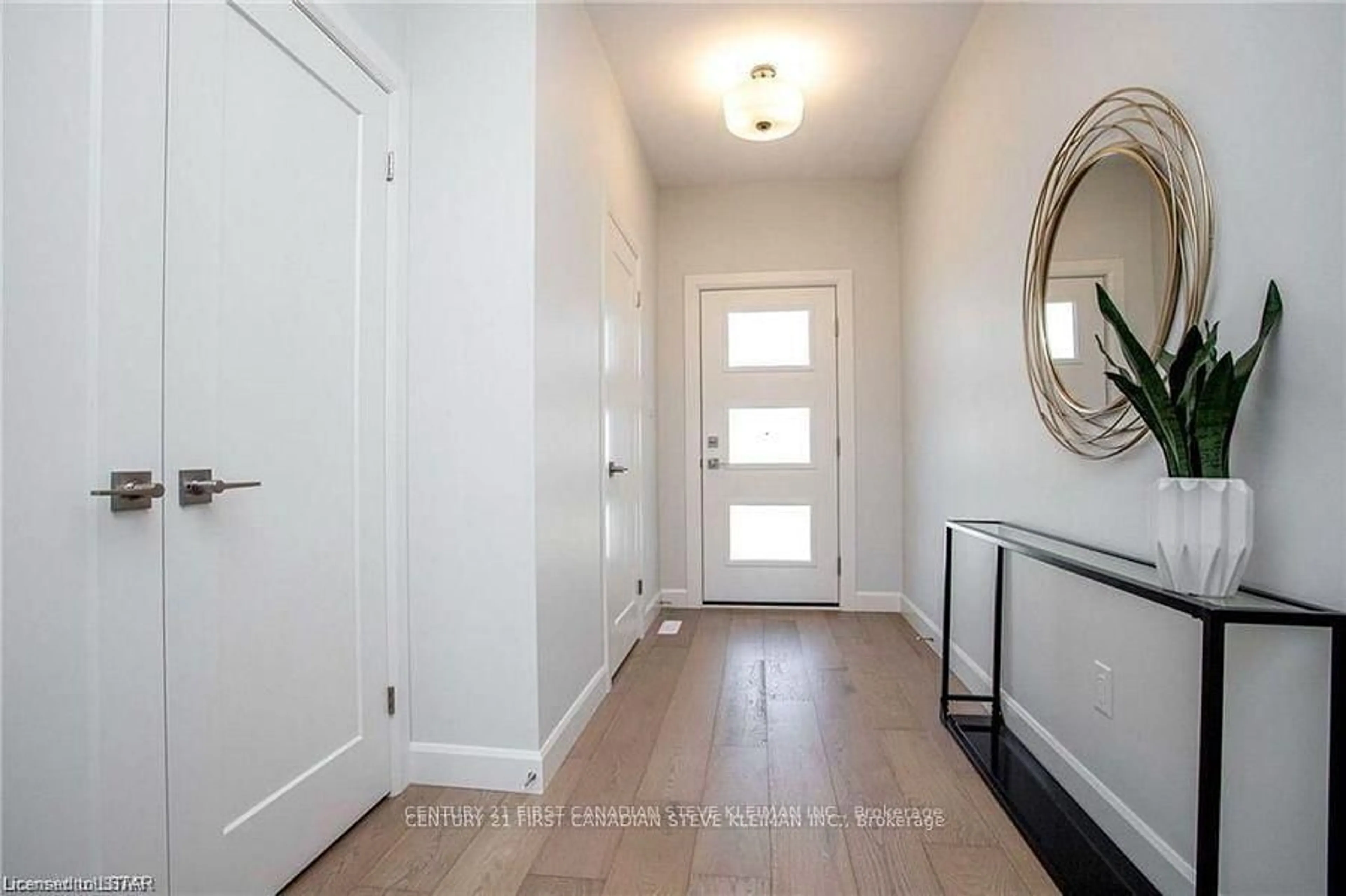 Indoor entryway for 2700 BUROAK Dr #37, London North Ontario N6G 5B6
