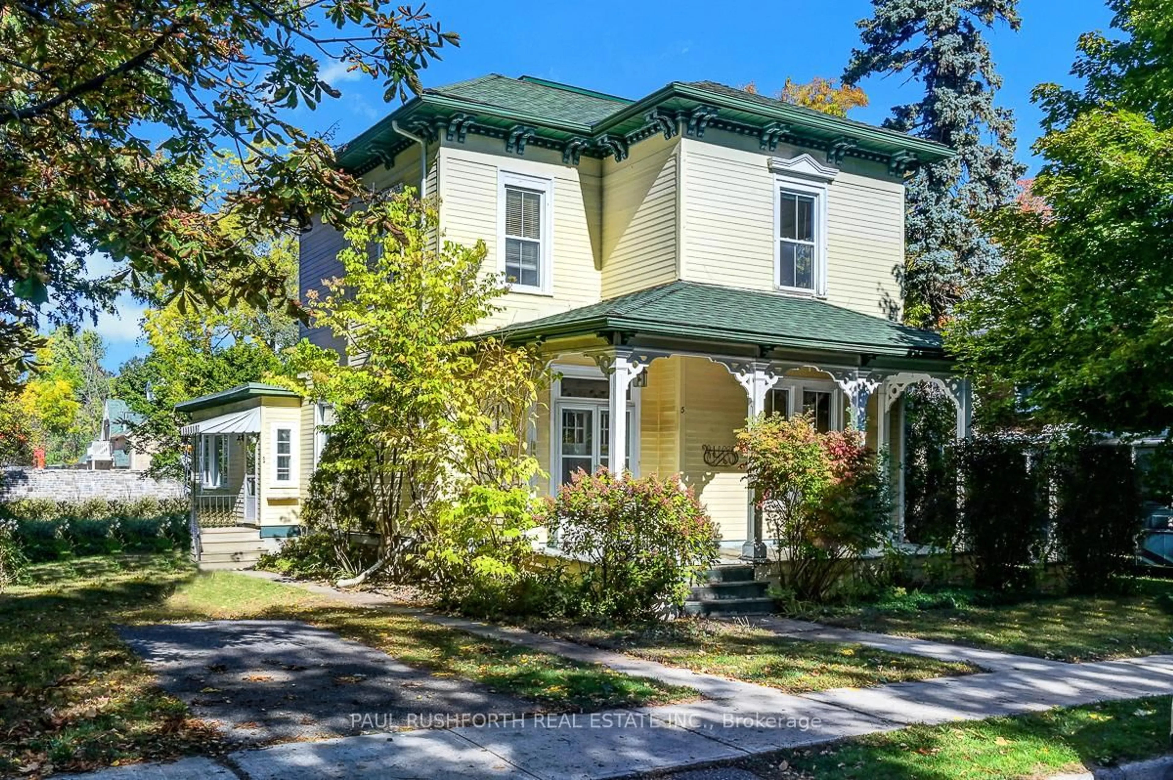 Home with vinyl exterior material, street for 5 D'arcy St, Perth Ontario K7H 2T7