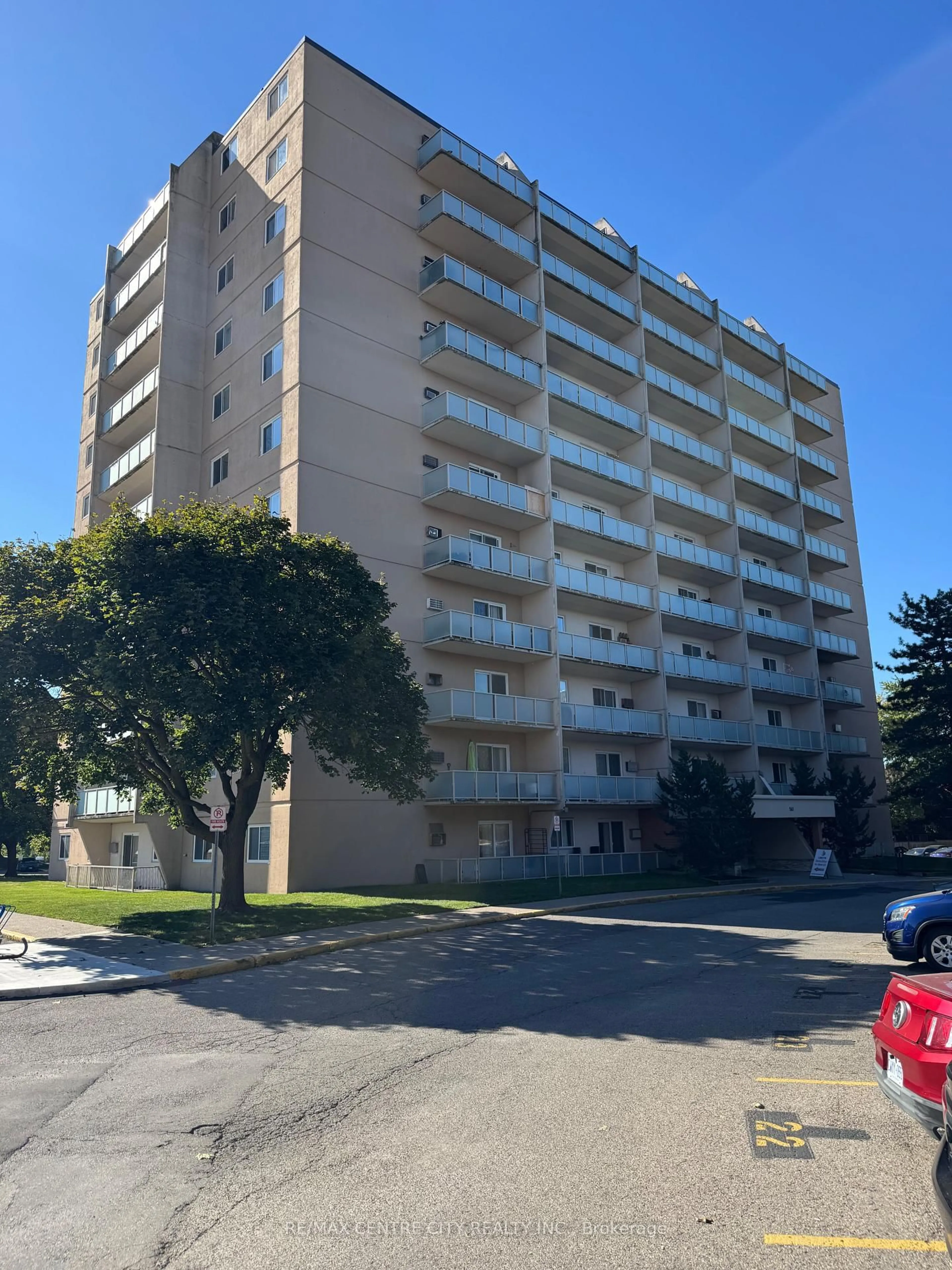 A pic from outside/outdoor area/front of a property/back of a property/a pic from drone, street for 563 Mornington Ave #601, London East Ontario N5Y 4T8