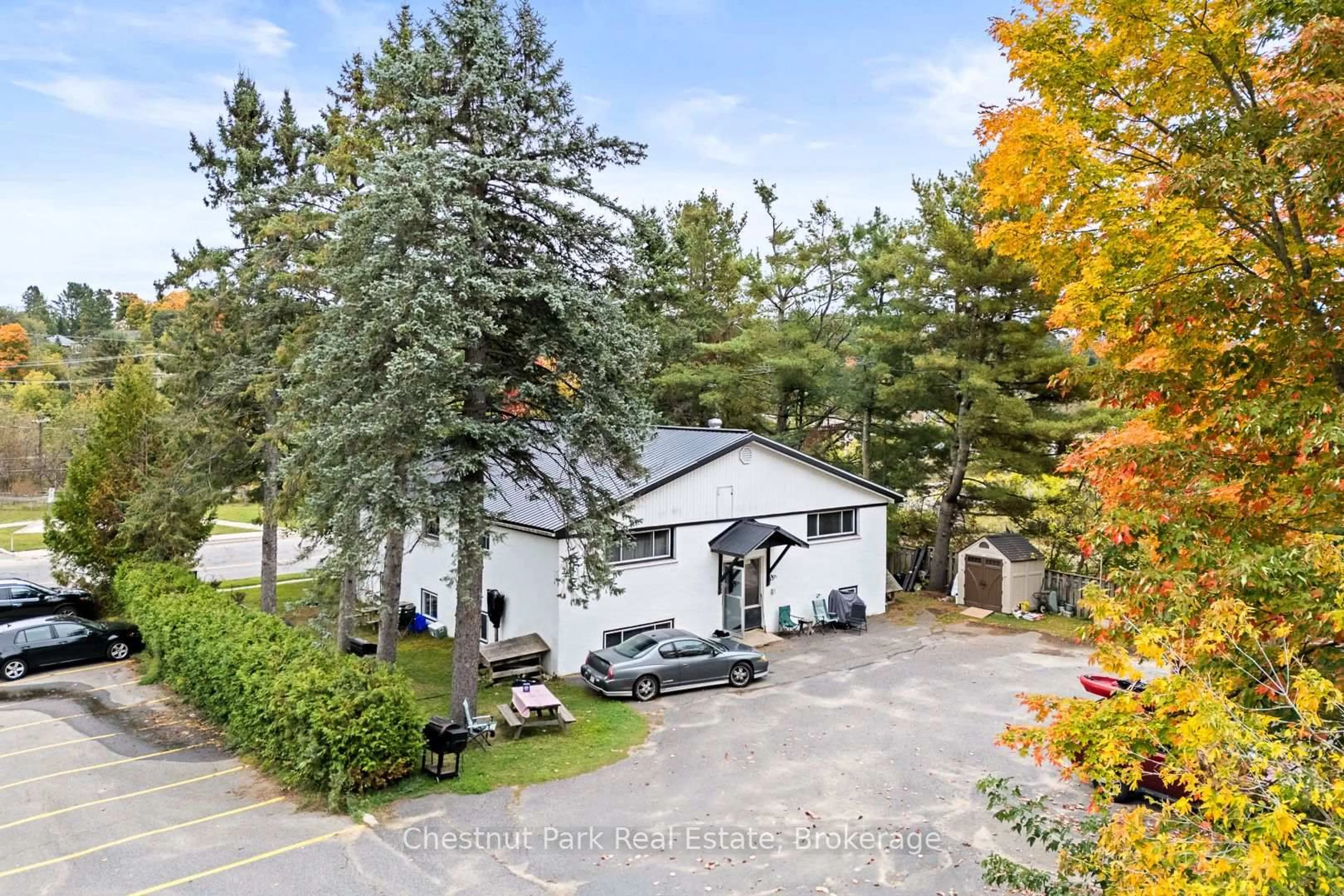 A pic from outside/outdoor area/front of a property/back of a property/a pic from drone, street for 84 Hiram St, Bracebridge Ontario P1L 1S6