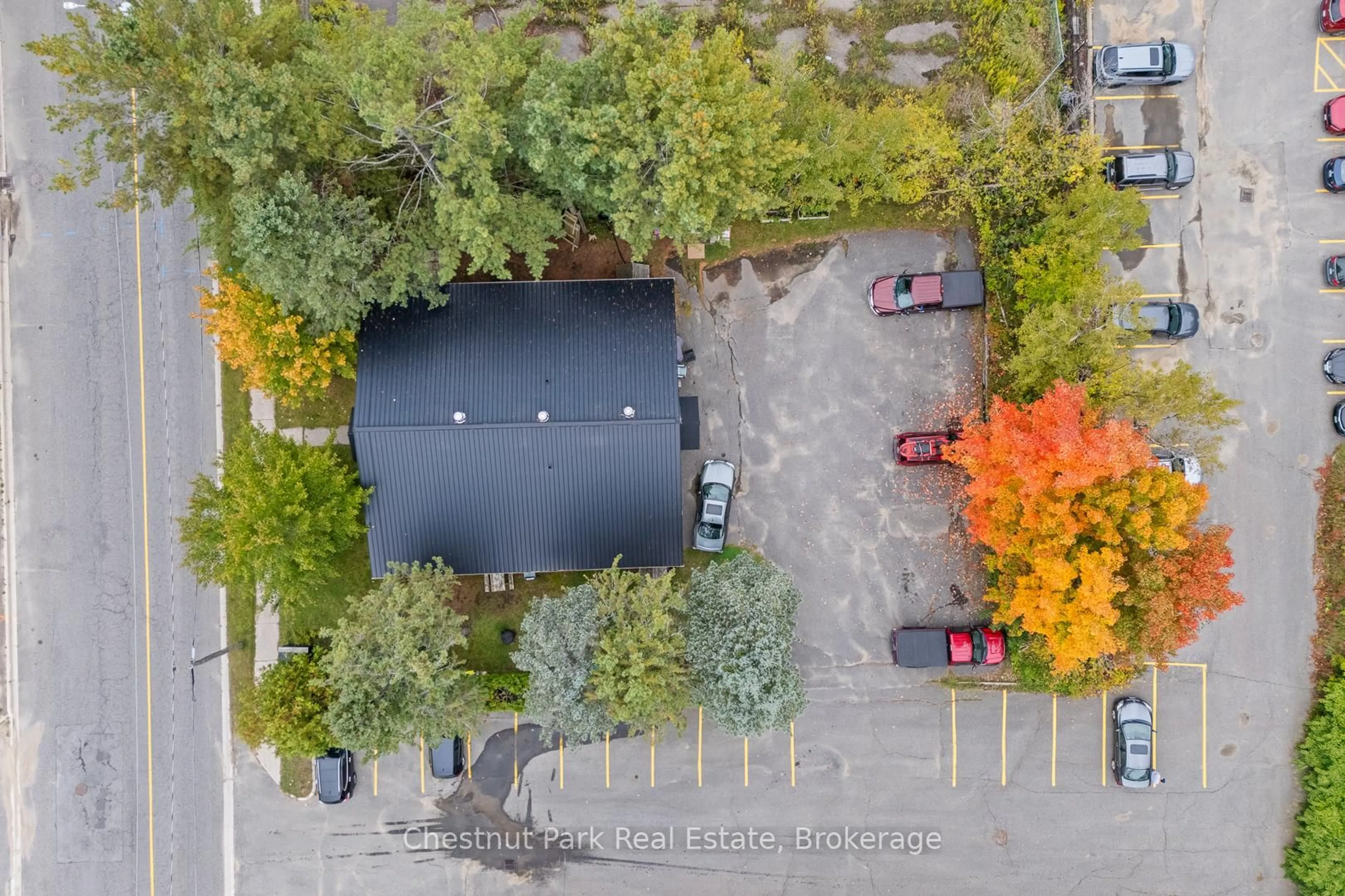 A pic from outside/outdoor area/front of a property/back of a property/a pic from drone, street for 84 Hiram St, Bracebridge Ontario P1L 1S6