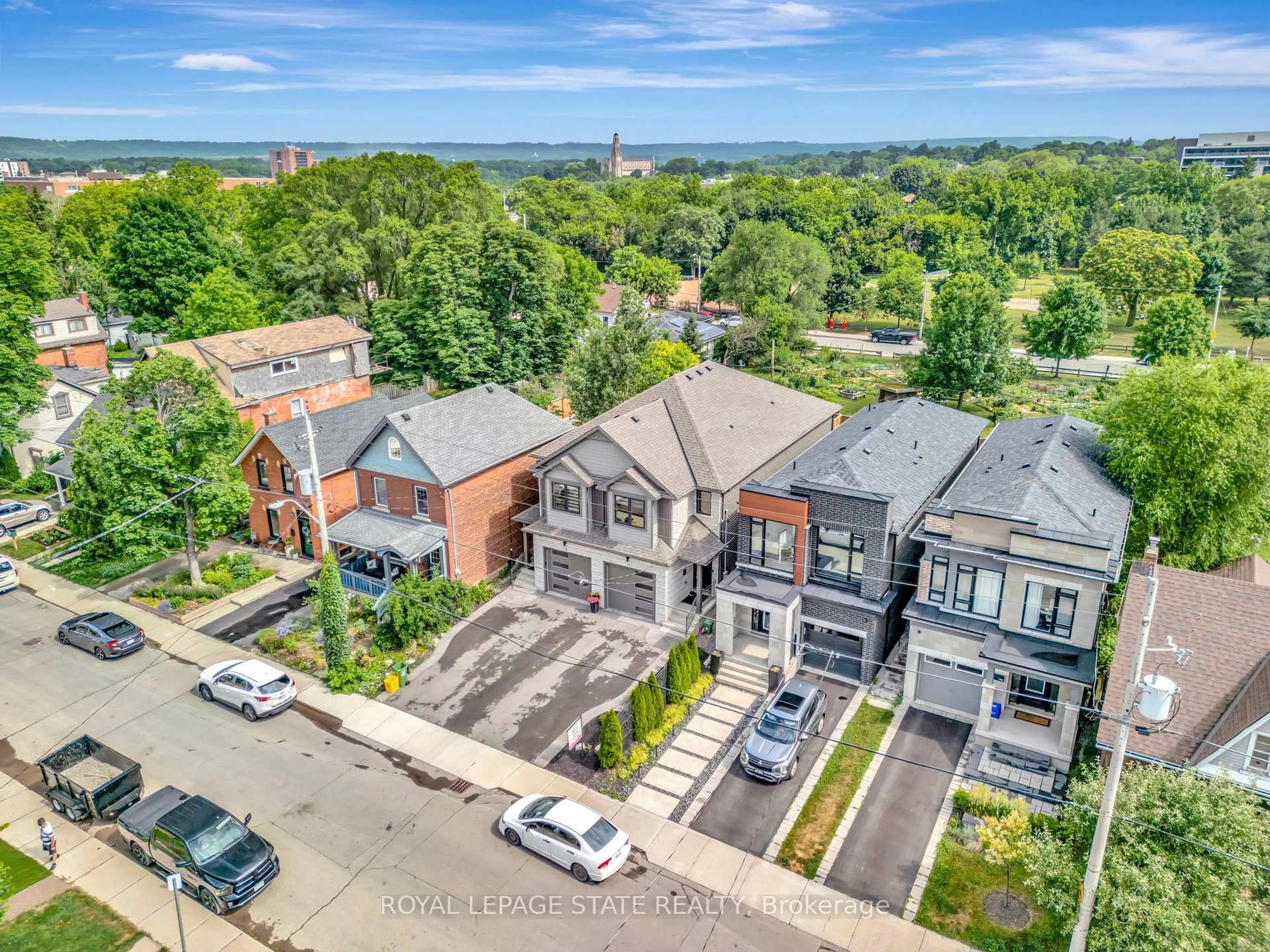 A pic from outside/outdoor area/front of a property/back of a property/a pic from drone, street for 74 Melbourne St, Hamilton Ontario L8P 2A6