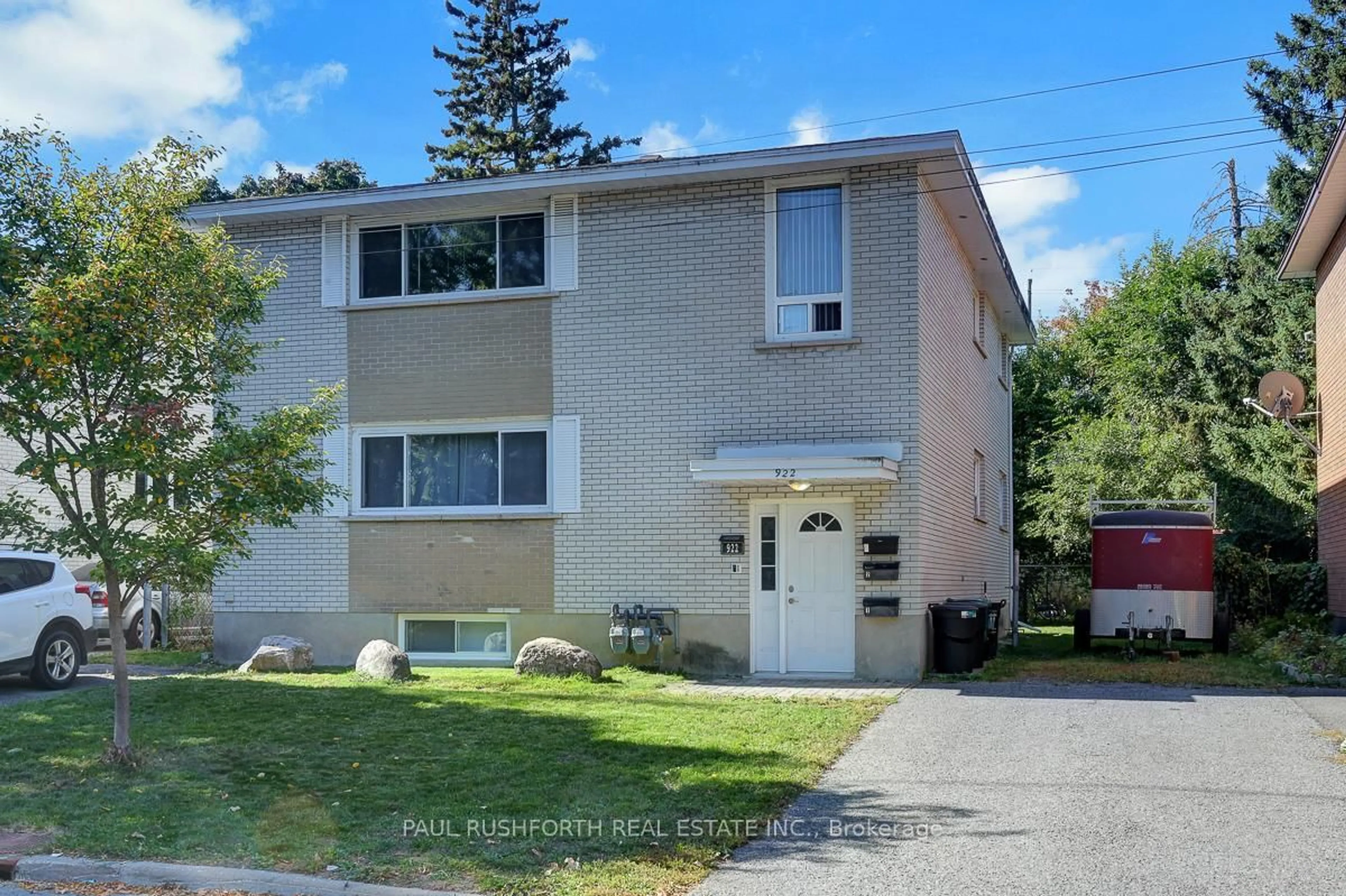 Unknown for 922 Pinewood Cres, Ottawa Ontario K2B 5Y4