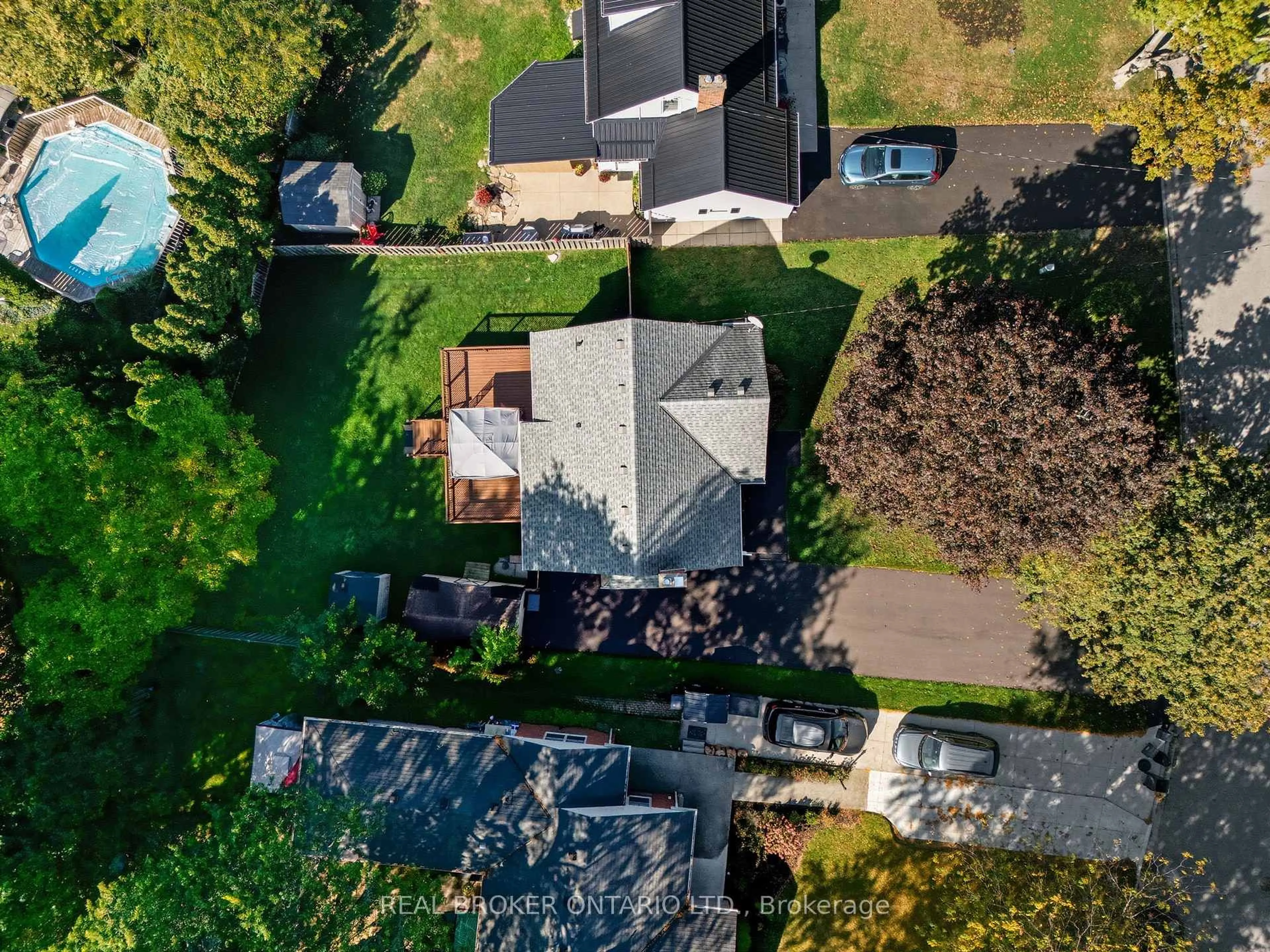 A pic from outside/outdoor area/front of a property/back of a property/a pic from drone, street for 36 Gibson Dr, Norfolk Ontario N3Y 3L3