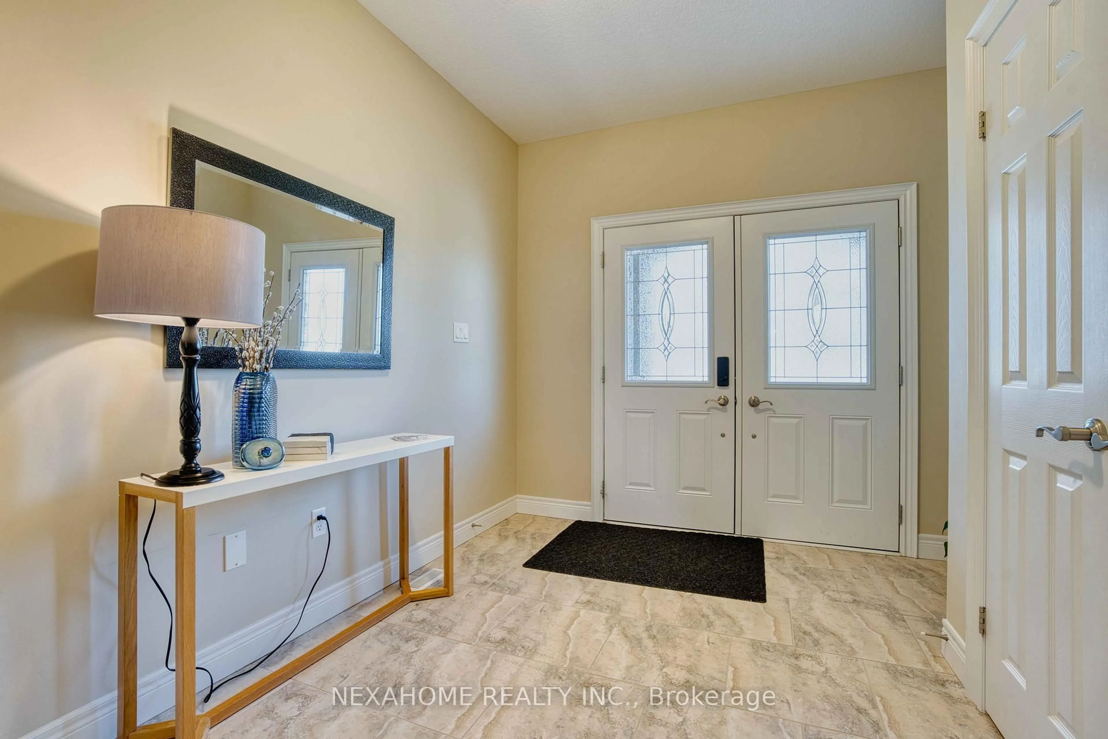 Indoor entryway for 2400 Callingham Dr, London North Ontario N6G 0P4