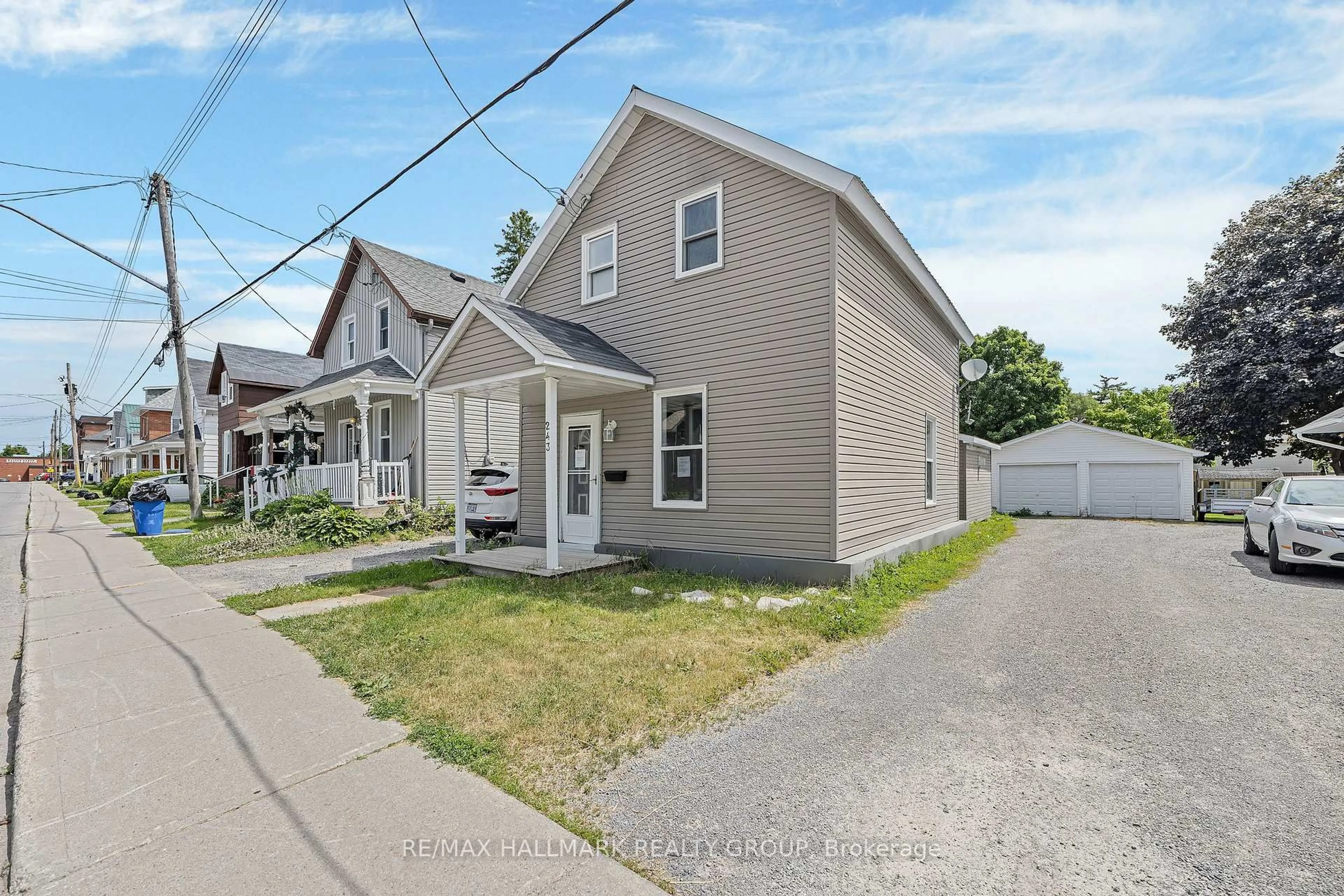 A pic from outside/outdoor area/front of a property/back of a property/a pic from drone, street for 243 HARRIET St, Arnprior Ontario K7S 2T4
