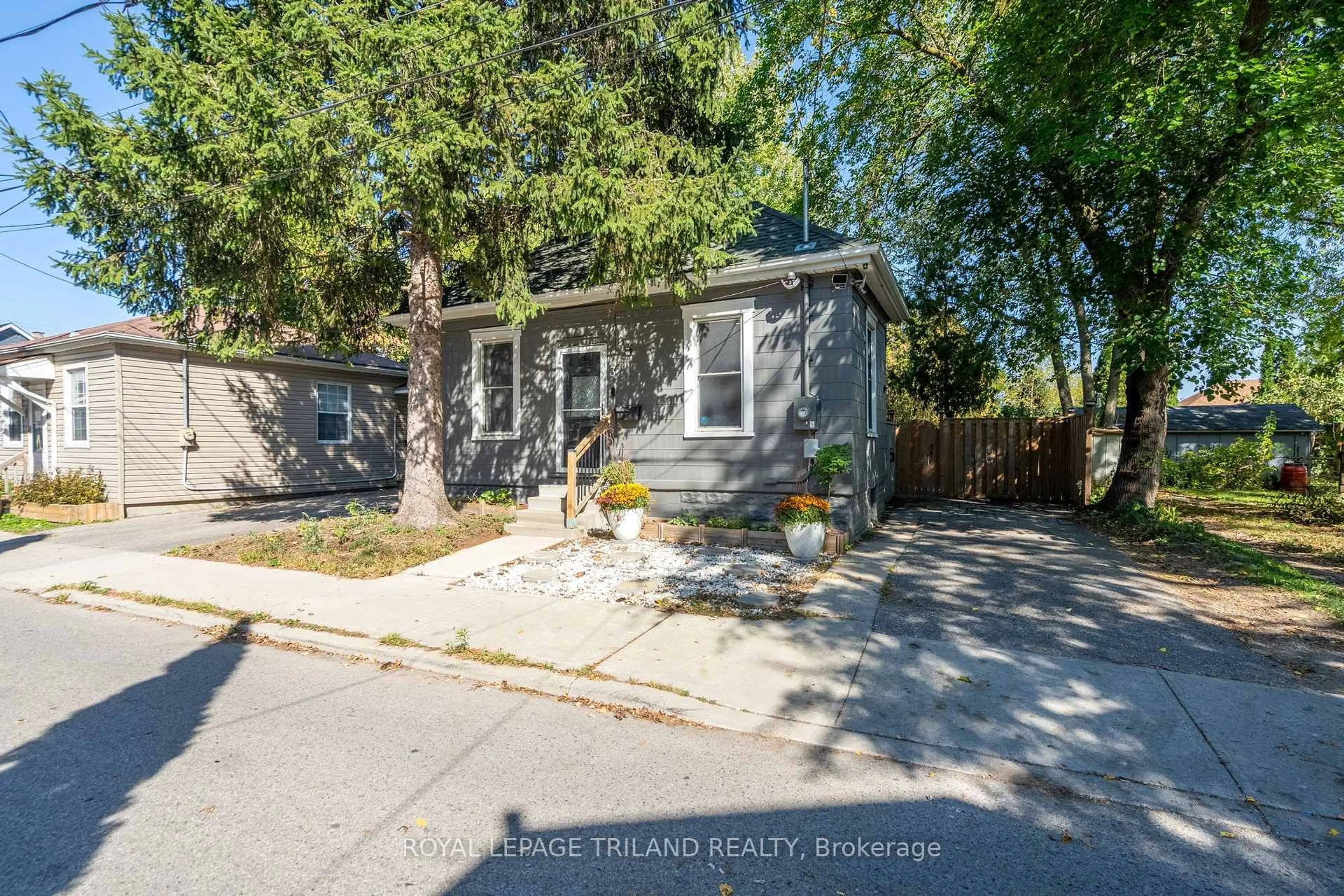 Unknown for 3 Henry St, London East Ontario N6B 2L6