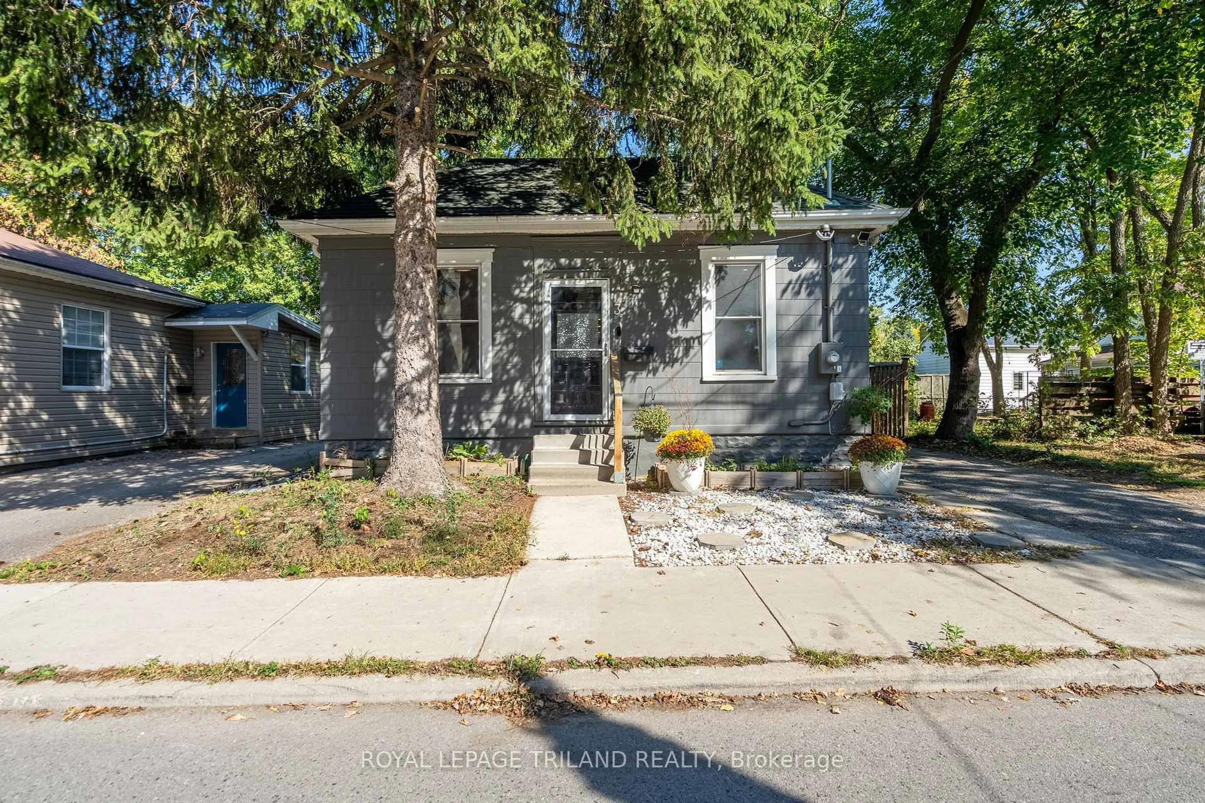 Home with vinyl exterior material, street for 3 Henry St, London East Ontario N6B 2L6