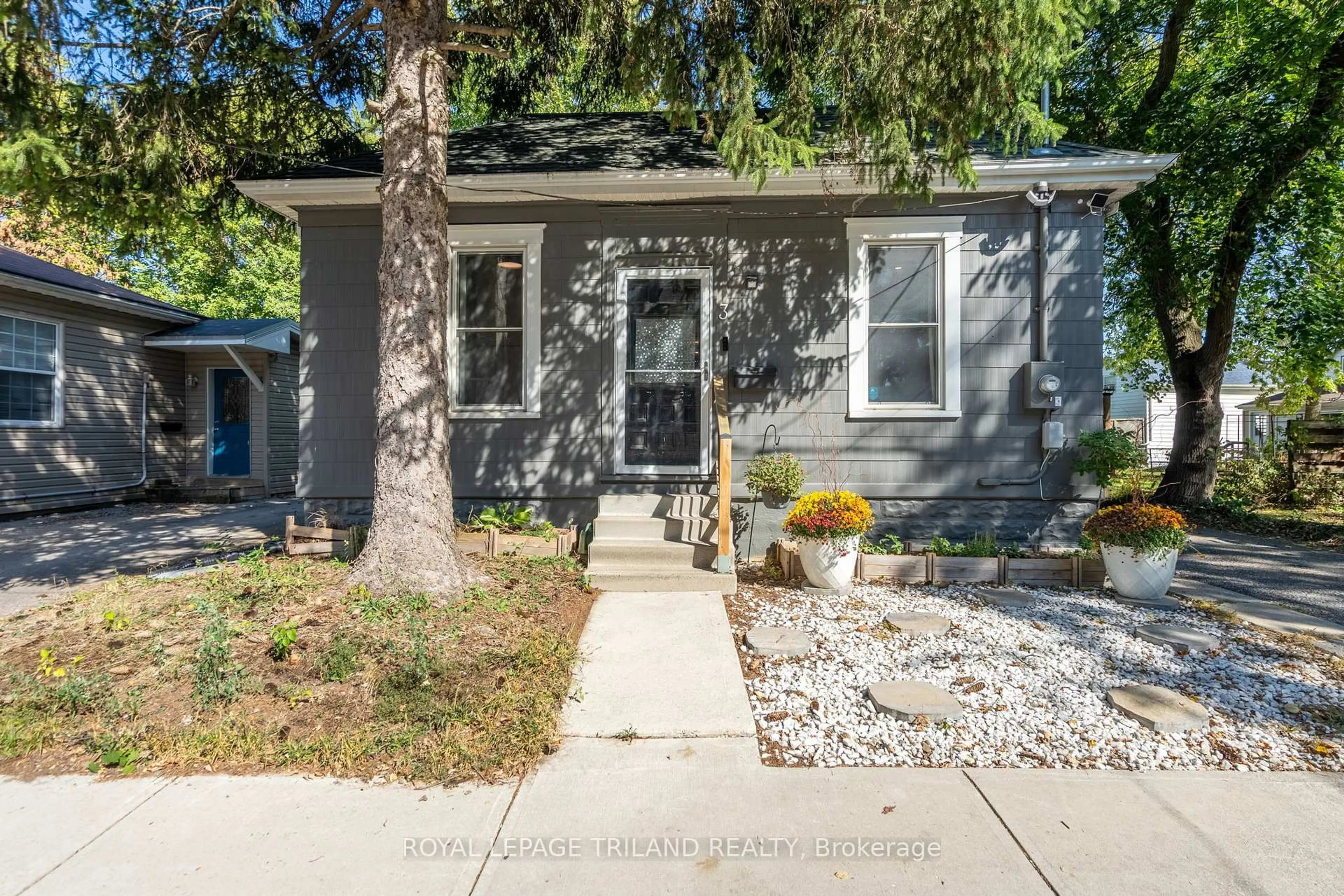 Home with vinyl exterior material, street for 3 Henry St, London East Ontario N6B 2L6