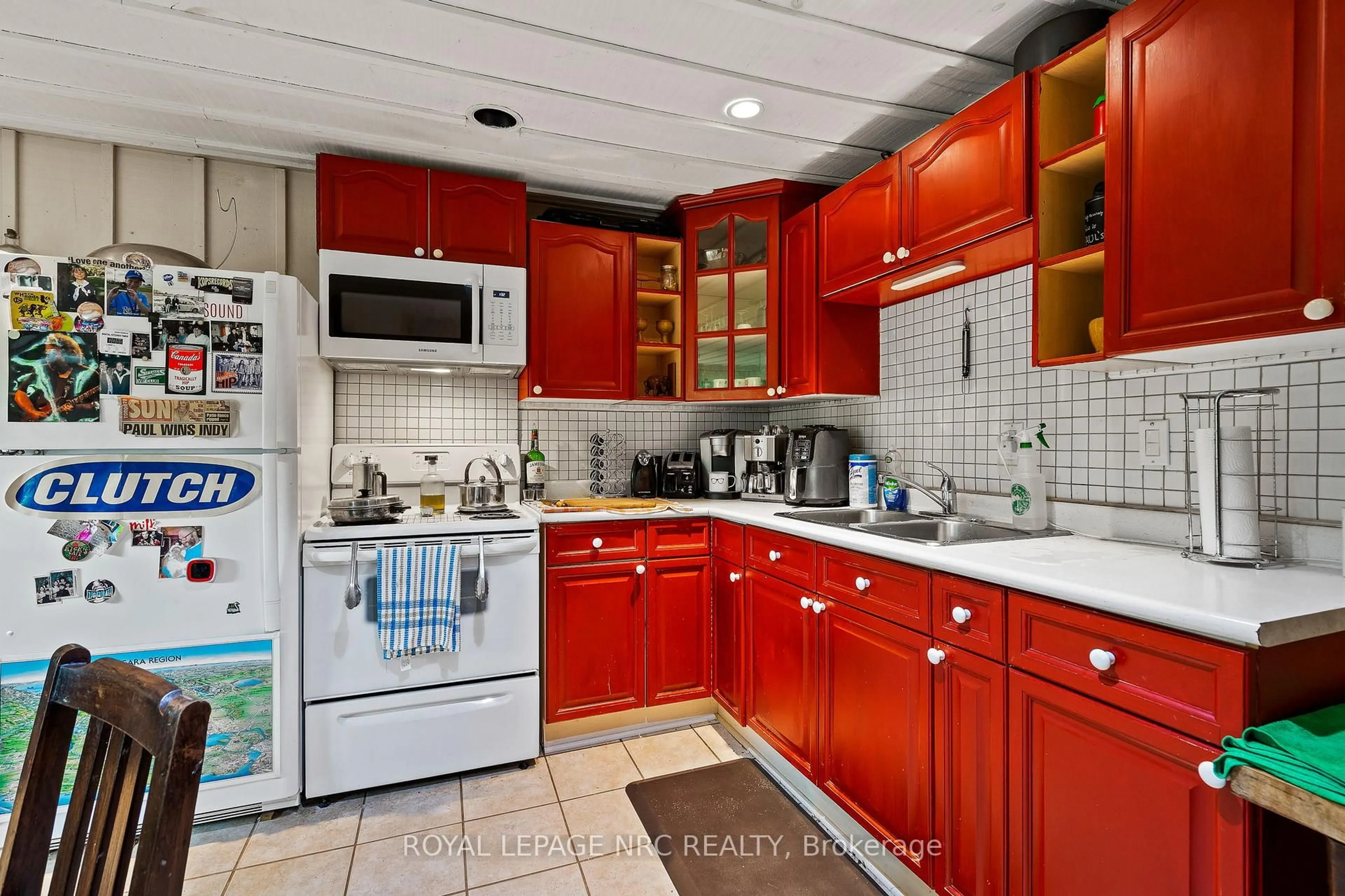 Standard kitchen, ceramic/tile floor for 314 Mary St, Niagara-on-the-Lake Ontario L0S 1J0