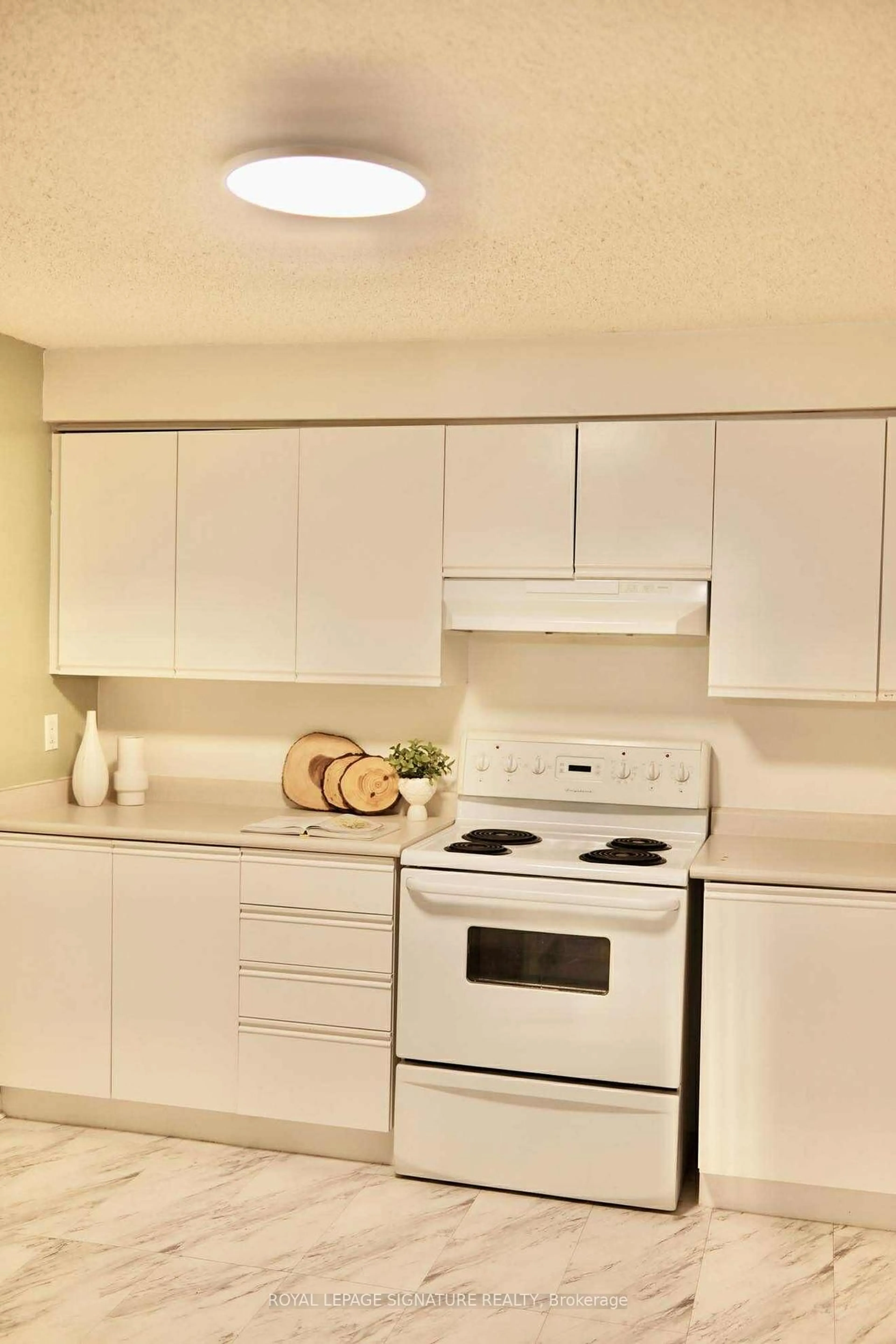 Standard kitchen, unknown for 35 Green Valley Dr #1214, Kitchener Ontario N2P 2A5
