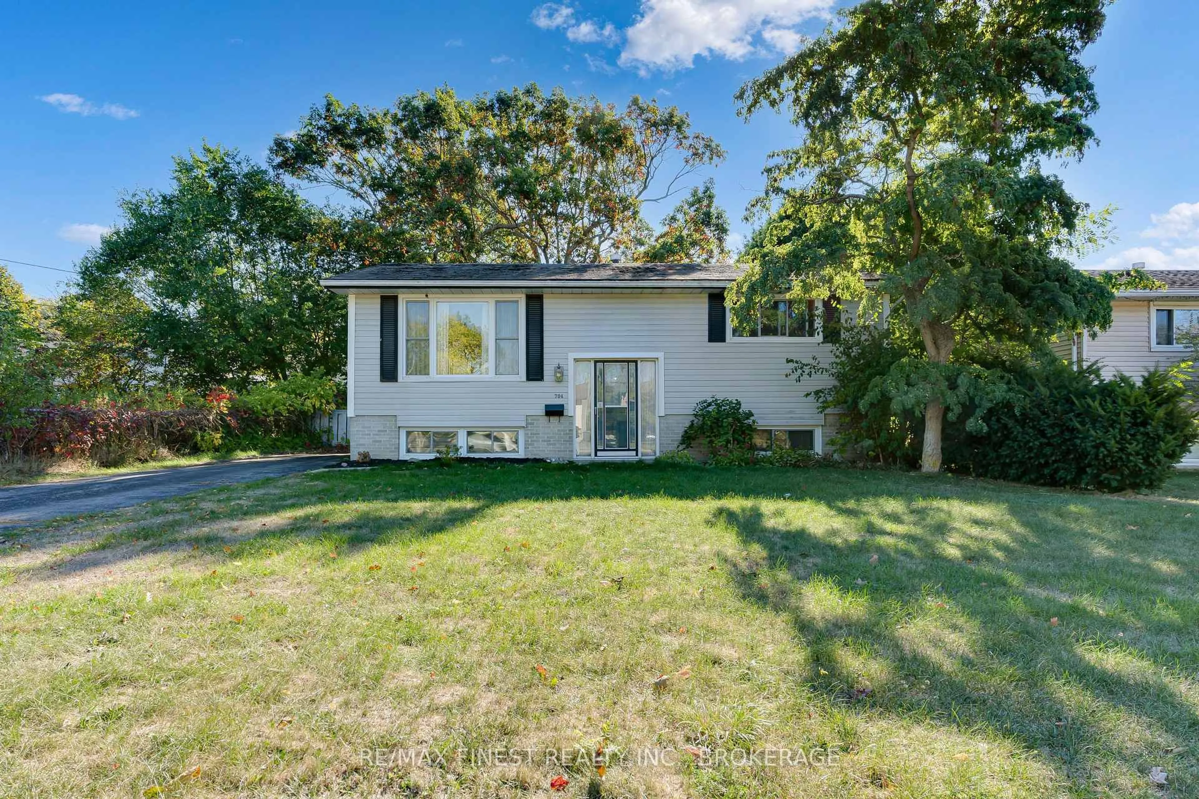 Unknown for 704 Aylmer Cres, Kingston Ontario K7M 6L9