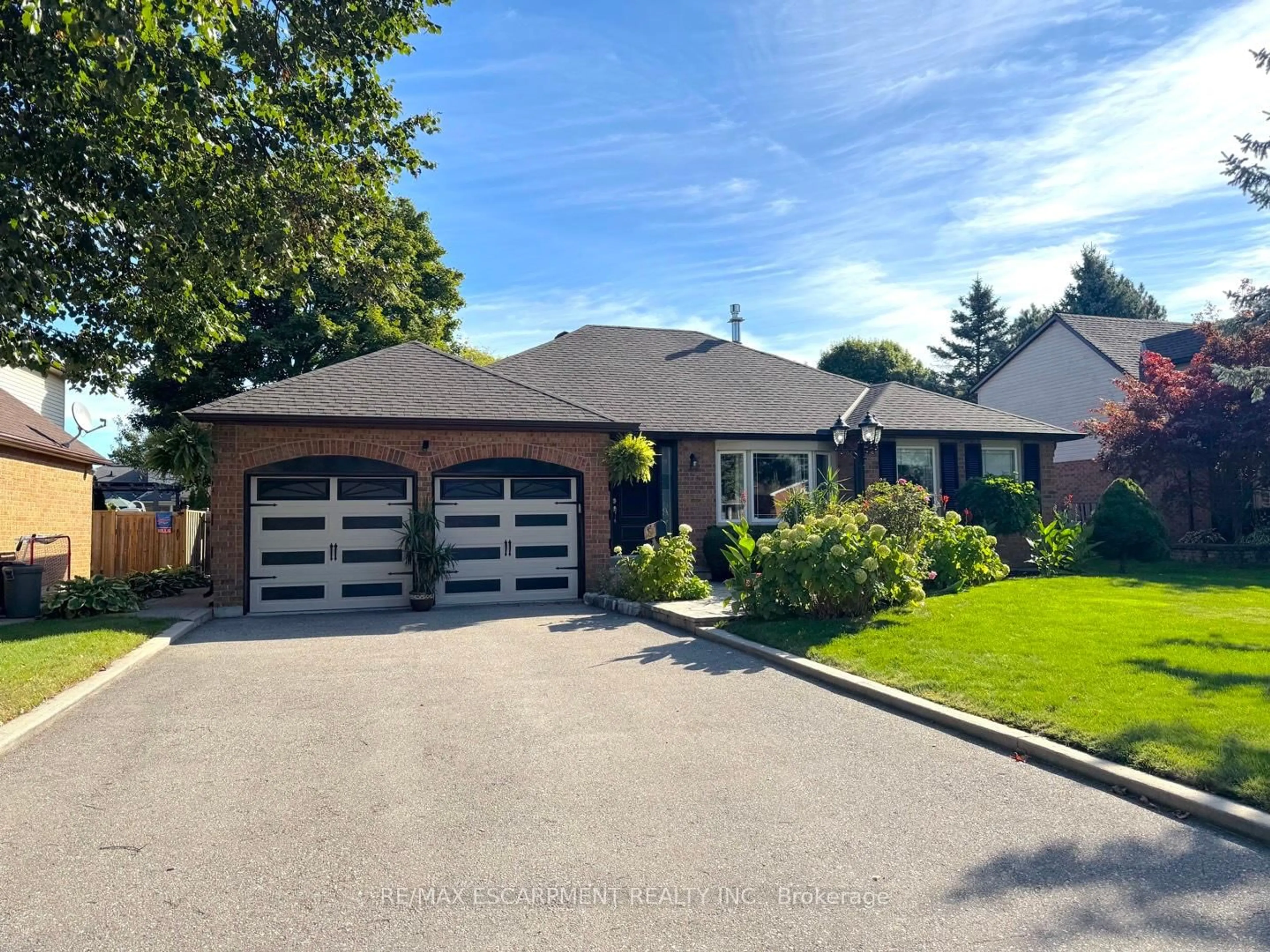 Home with brick exterior material, street for 375 Melanie Cres, Hamilton Ontario L9G 4B1