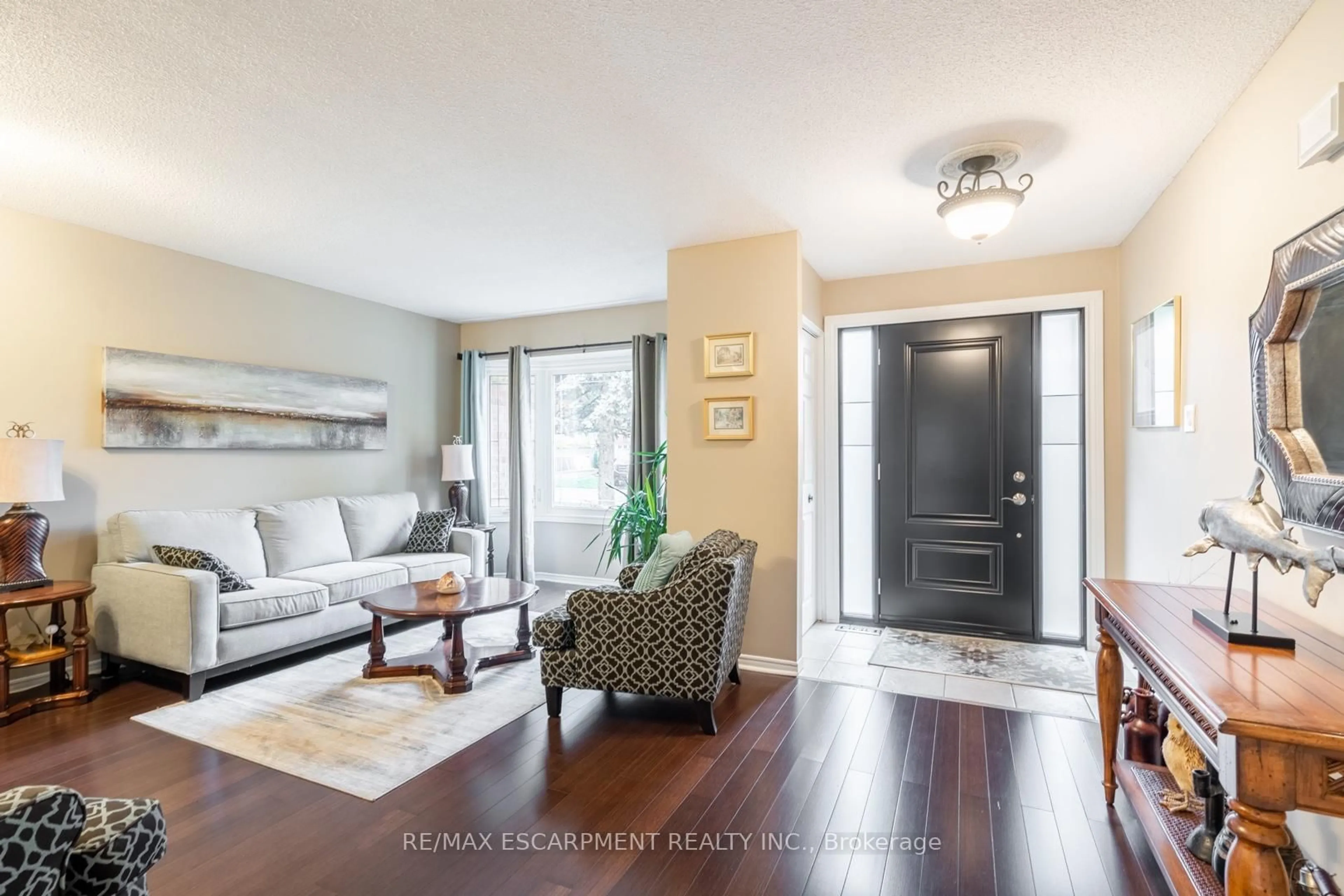 Living room with furniture, unknown for 375 Melanie Cres, Hamilton Ontario L9G 4B1