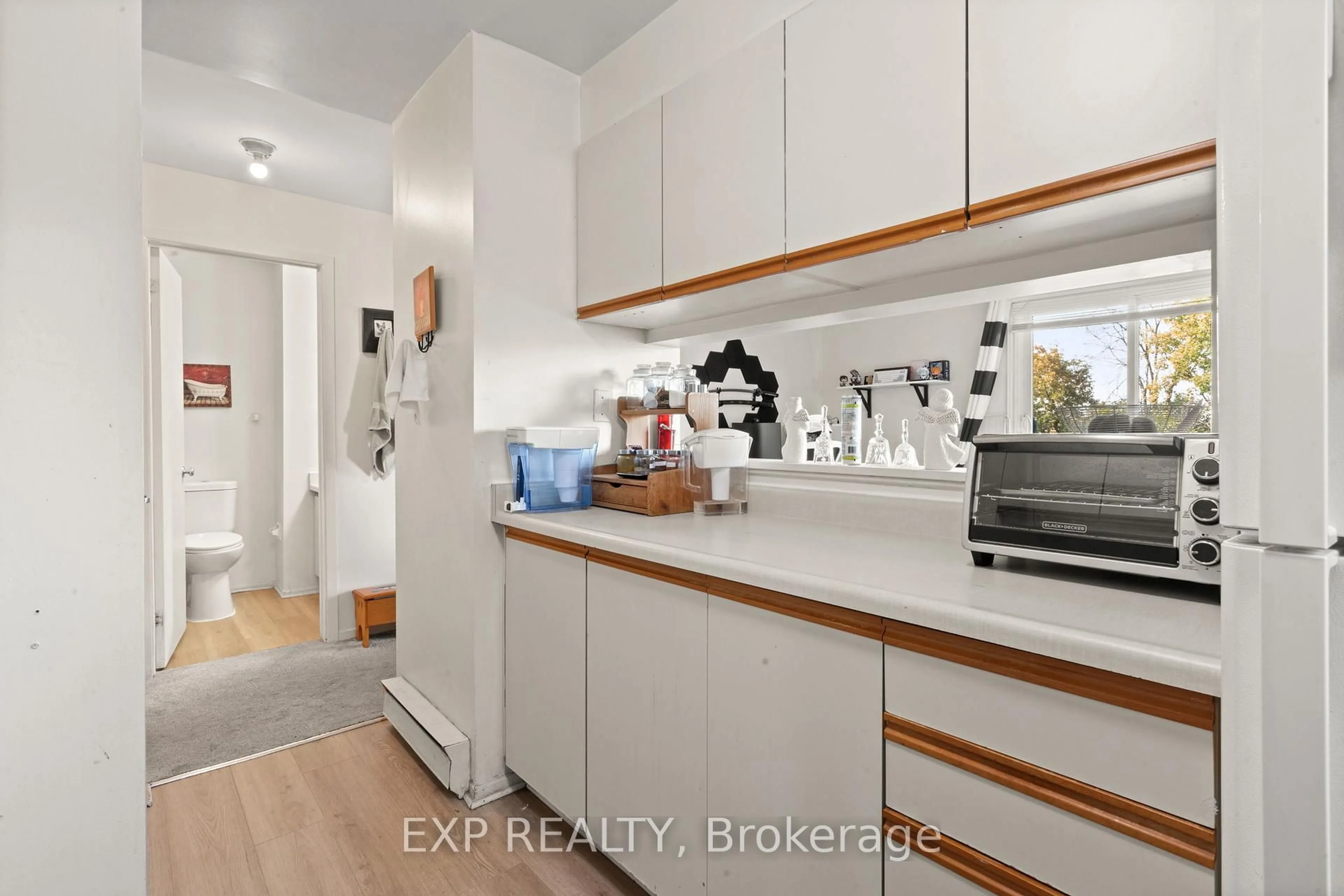 Standard kitchen, wood/laminate floor for 214 Viewmount Dr #309, Ottawa Ontario K2E 7X3